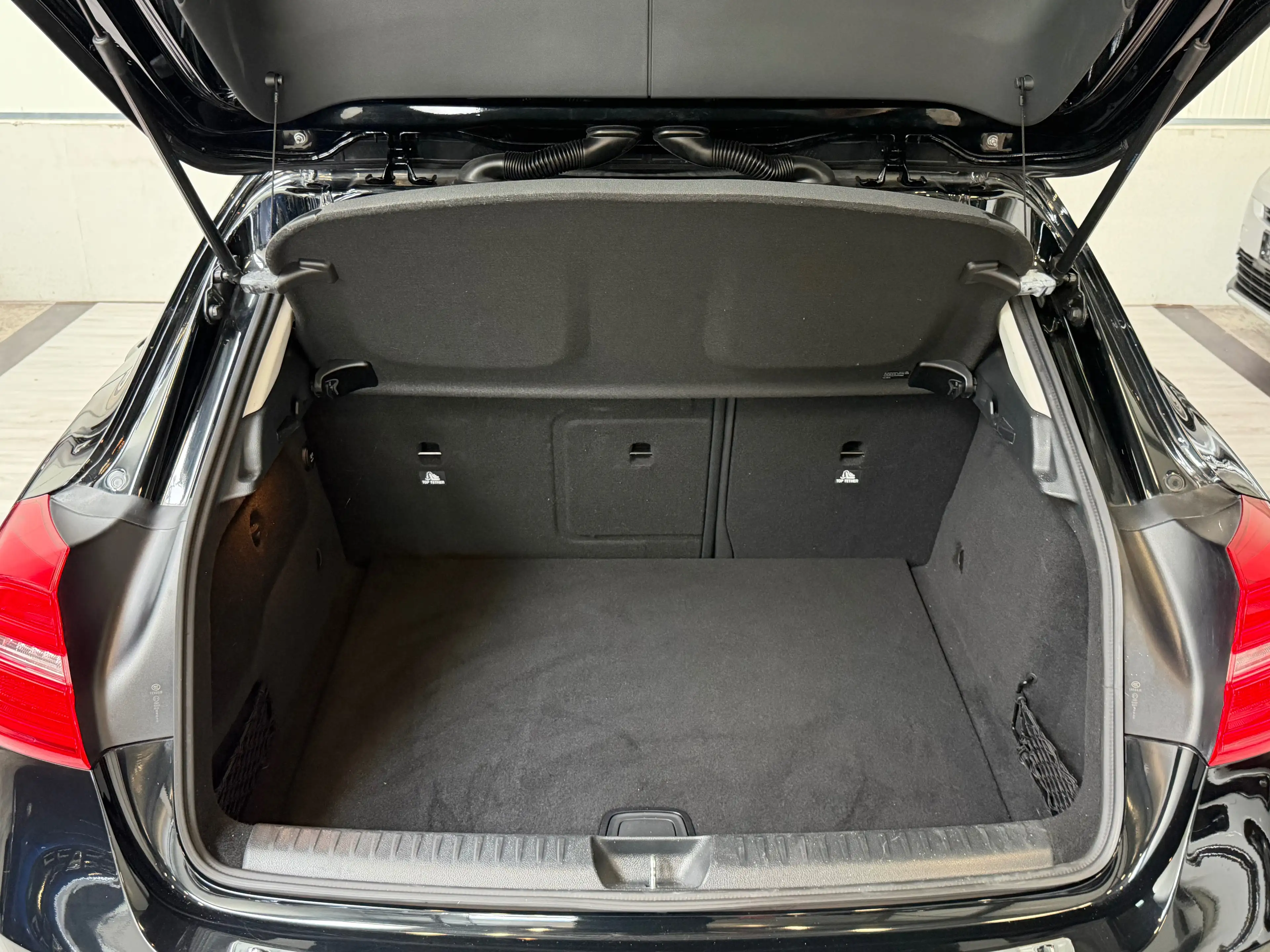 Mercedes-Benz GLA 180 GLA 180 1.6i LED* Navi* Leder — photo 8