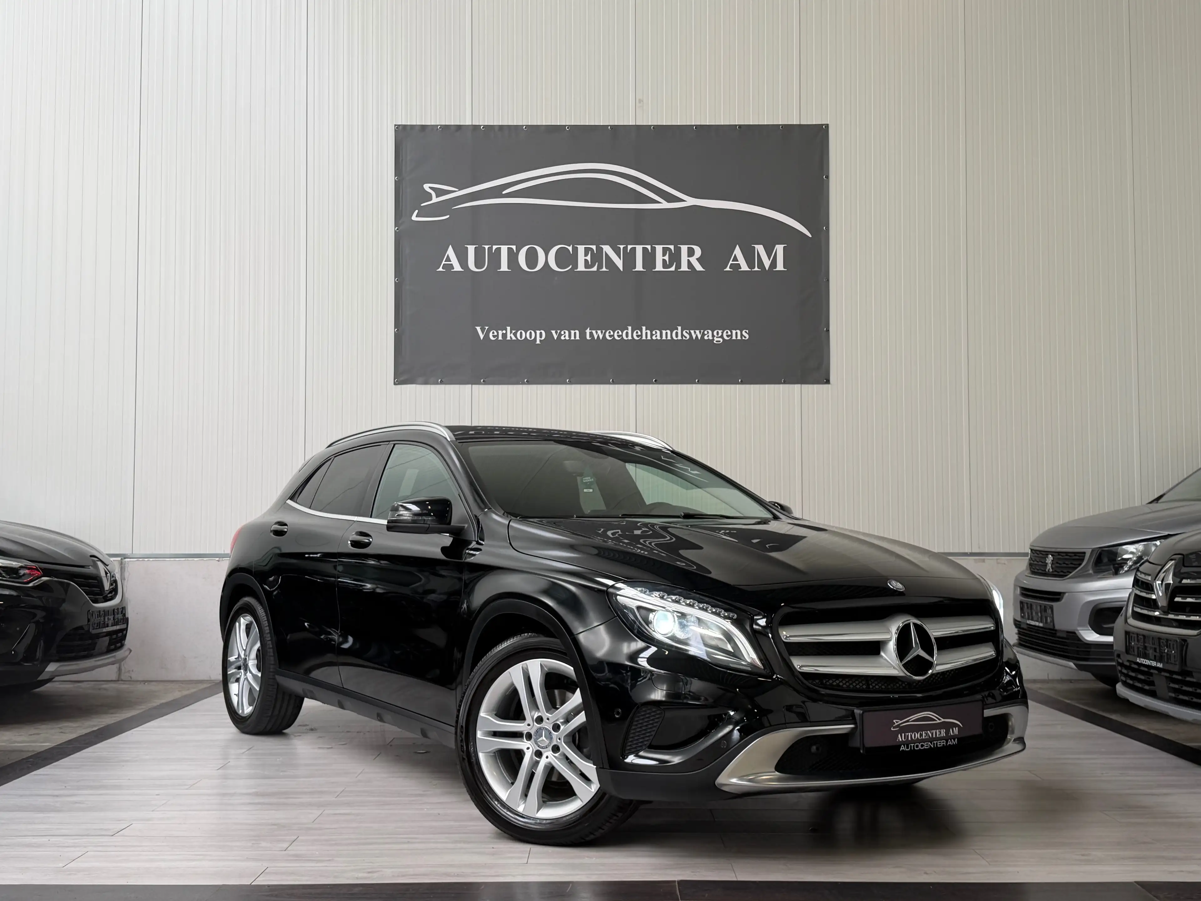 Mercedes-Benz GLA 180 GLA 180 1.6i LED* Navi* Leder