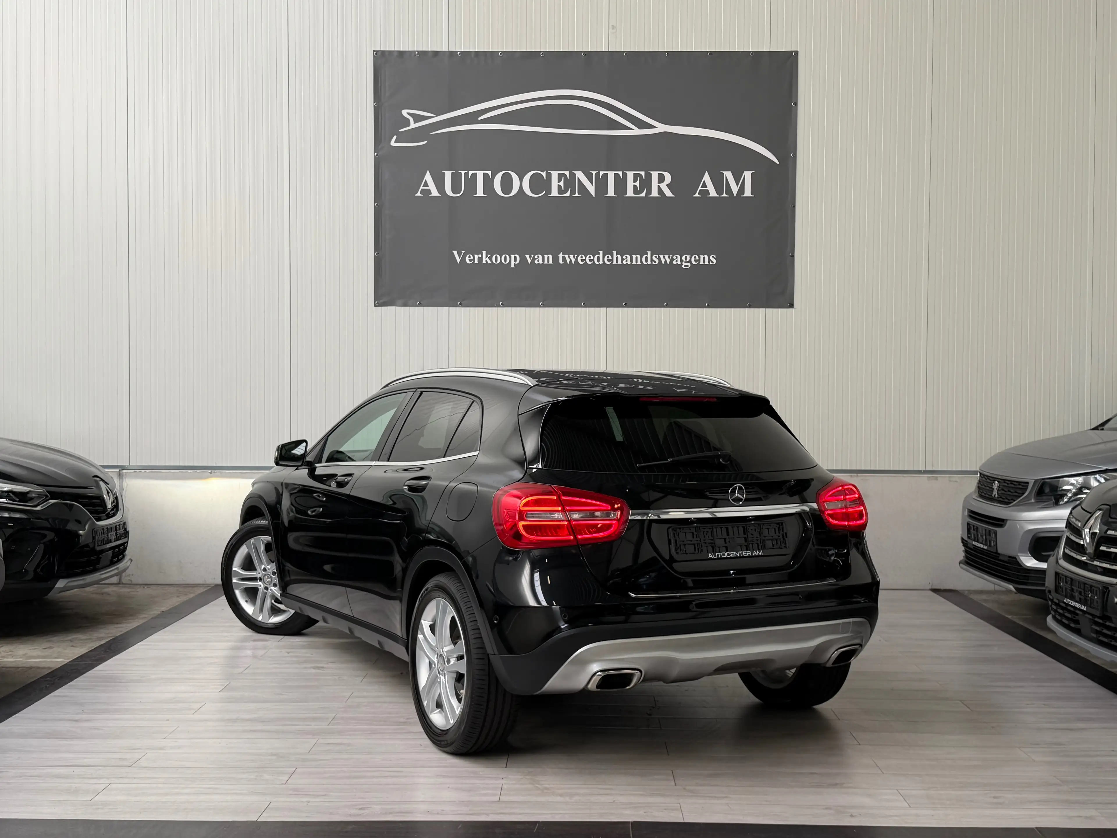Mercedes-Benz GLA 180 GLA 180 1.6i LED* Navi* Leder — photo 5