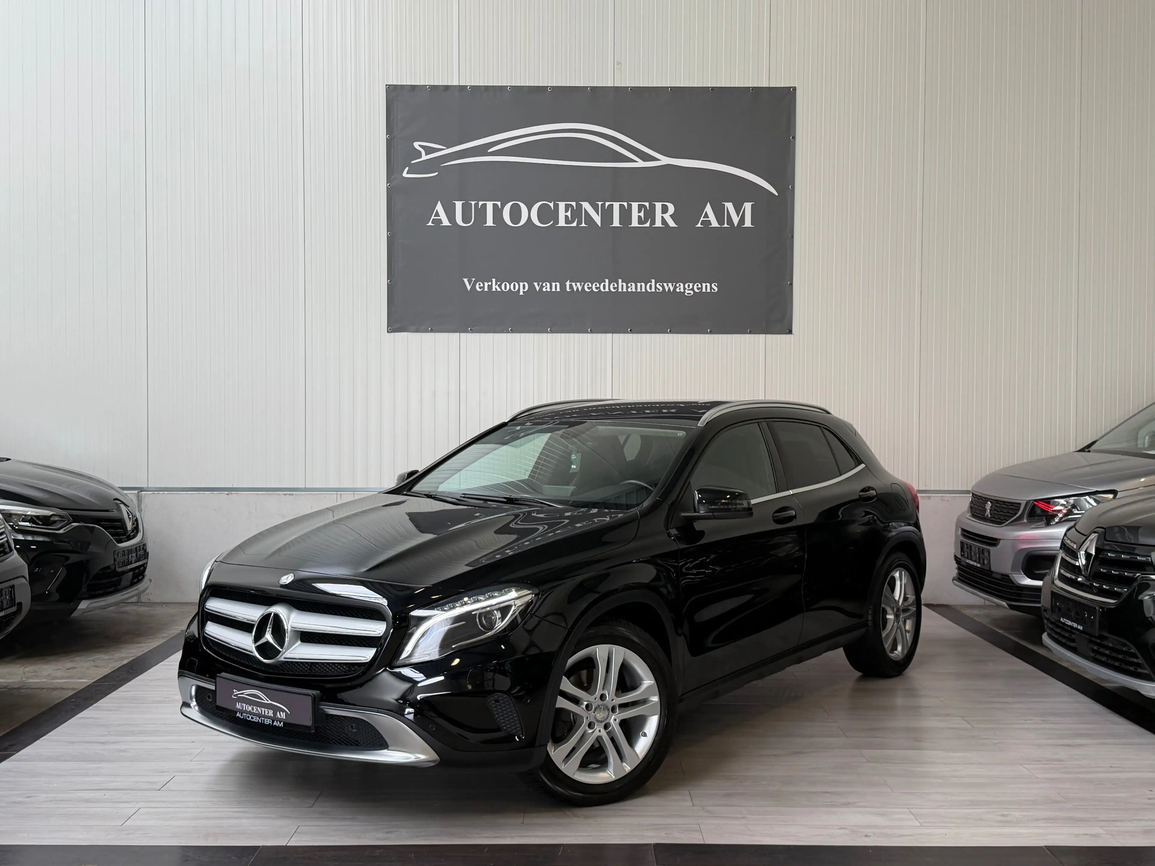 Mercedes-Benz GLA 180 GLA 180 1.6i LED* Navi* Leder — photo 3