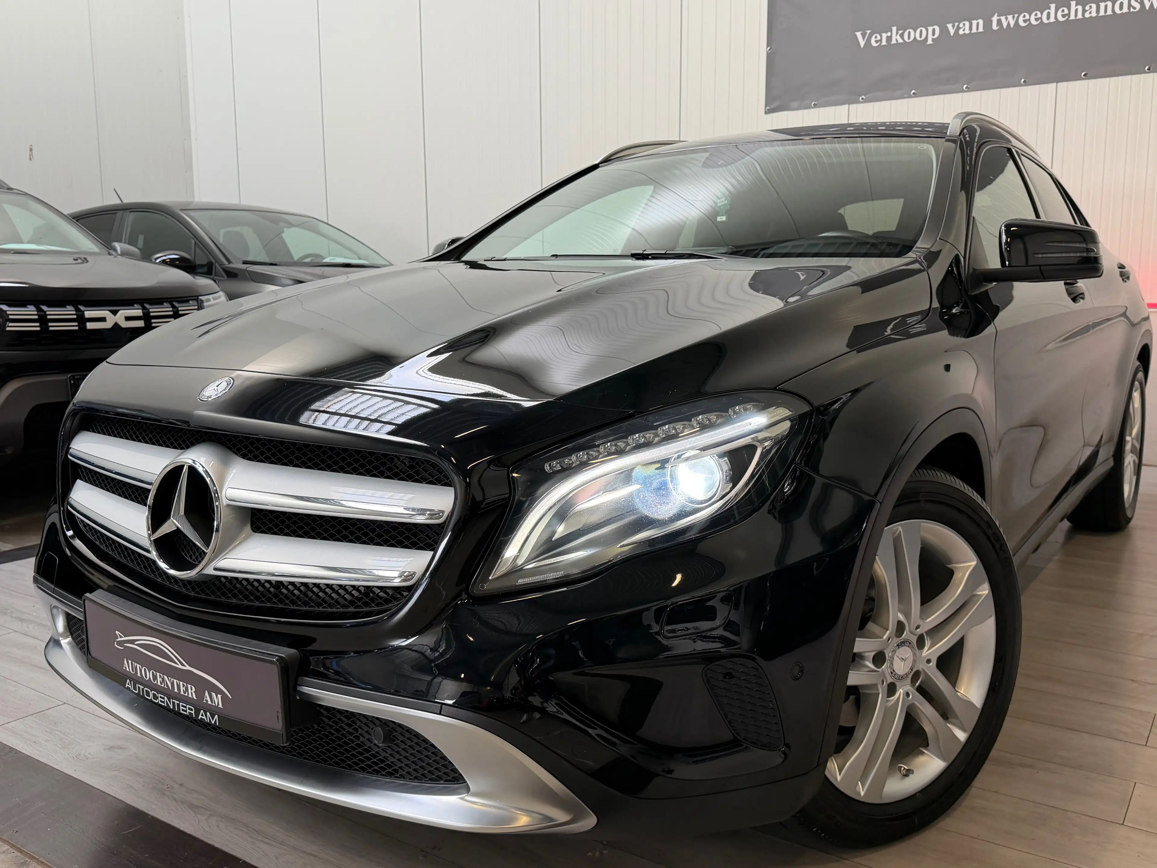 Mercedes-Benz GLA 180 GLA 180 1.6i LED* Navi* Leder — photo 4