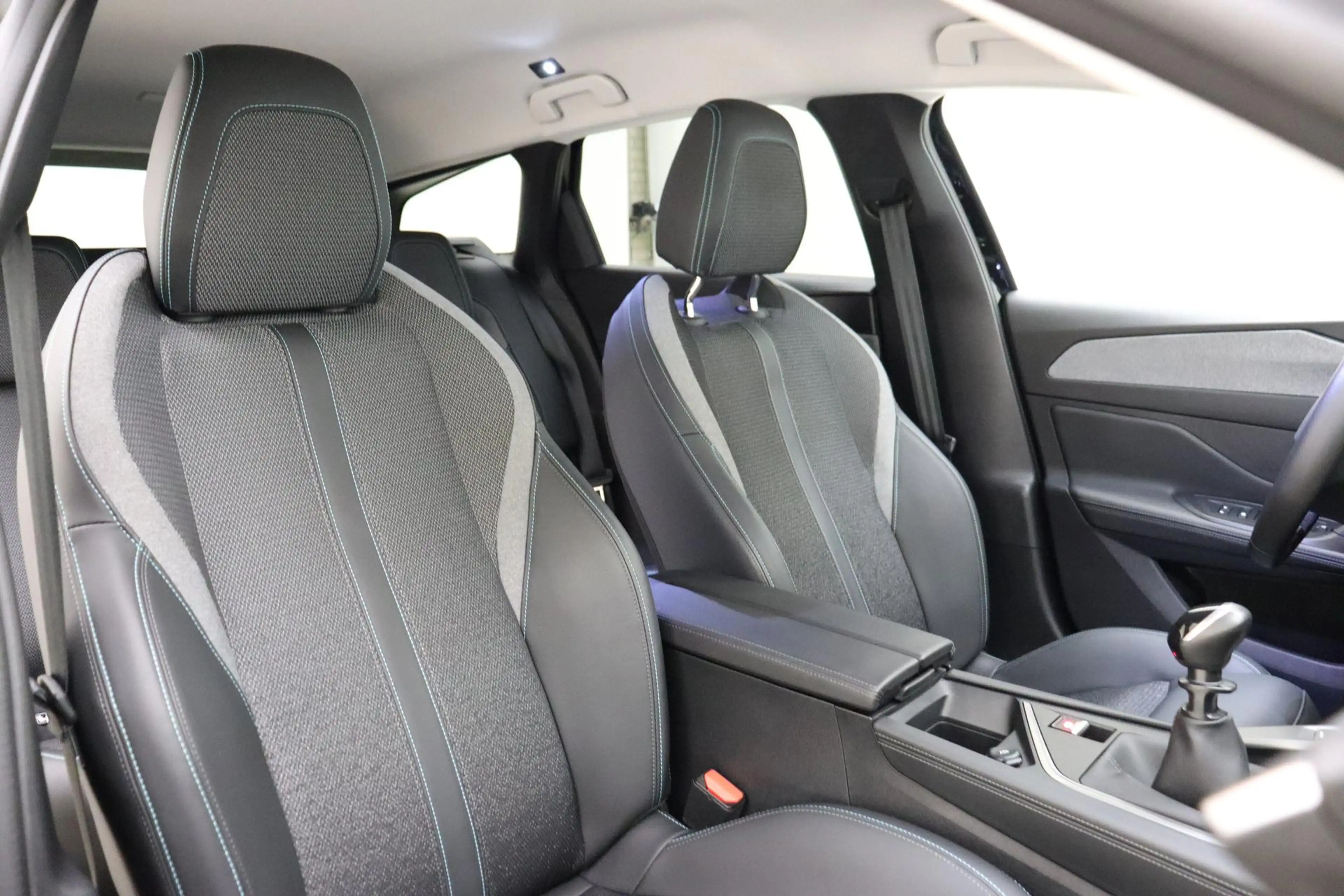 Peugeot 308 SW 1.2T 130pk Allure | AGR Stoel | Apple Carplay/A — photo 13