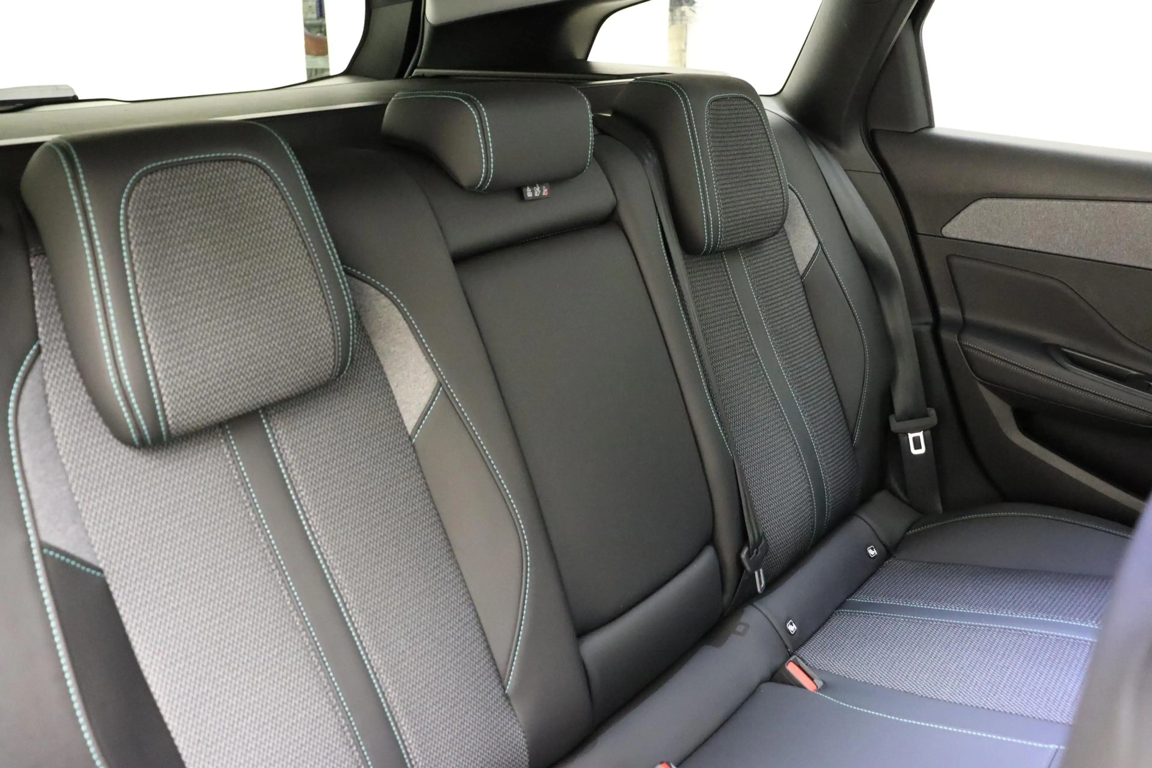 Peugeot 308 SW 1.2T 130pk Allure | AGR Stoel | Apple Carplay/A — photo 14