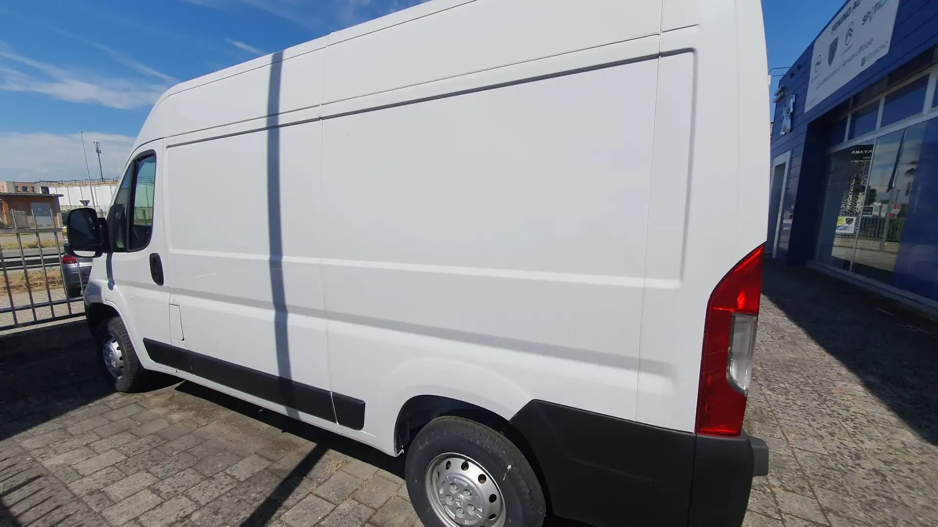 Peugeot Boxer 335 L2H2 Bluehdi 165cv S&S (iva escl.) Blanc - 2
