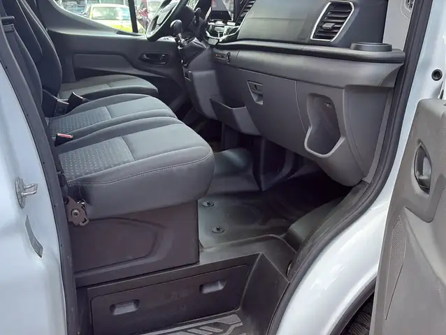 Ford Transit view 9