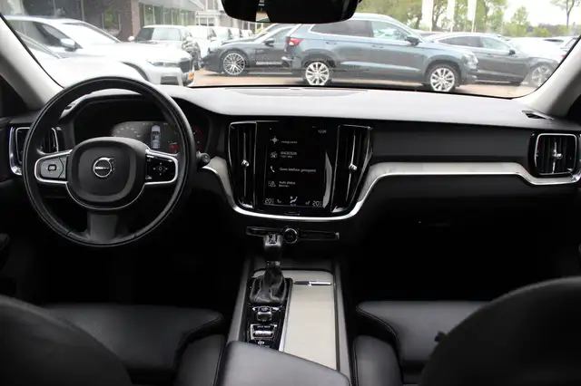 Volvo V60 view 2