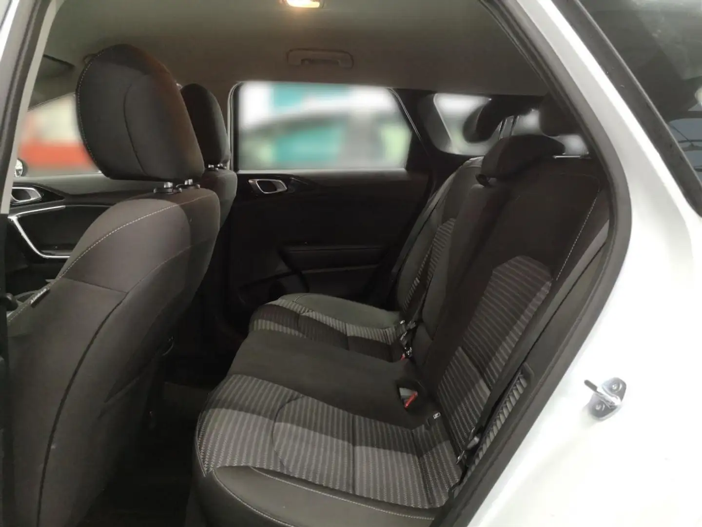 Kia Ceed SW 1.6 PHEV Vision Komfort Paket Weiß - 2