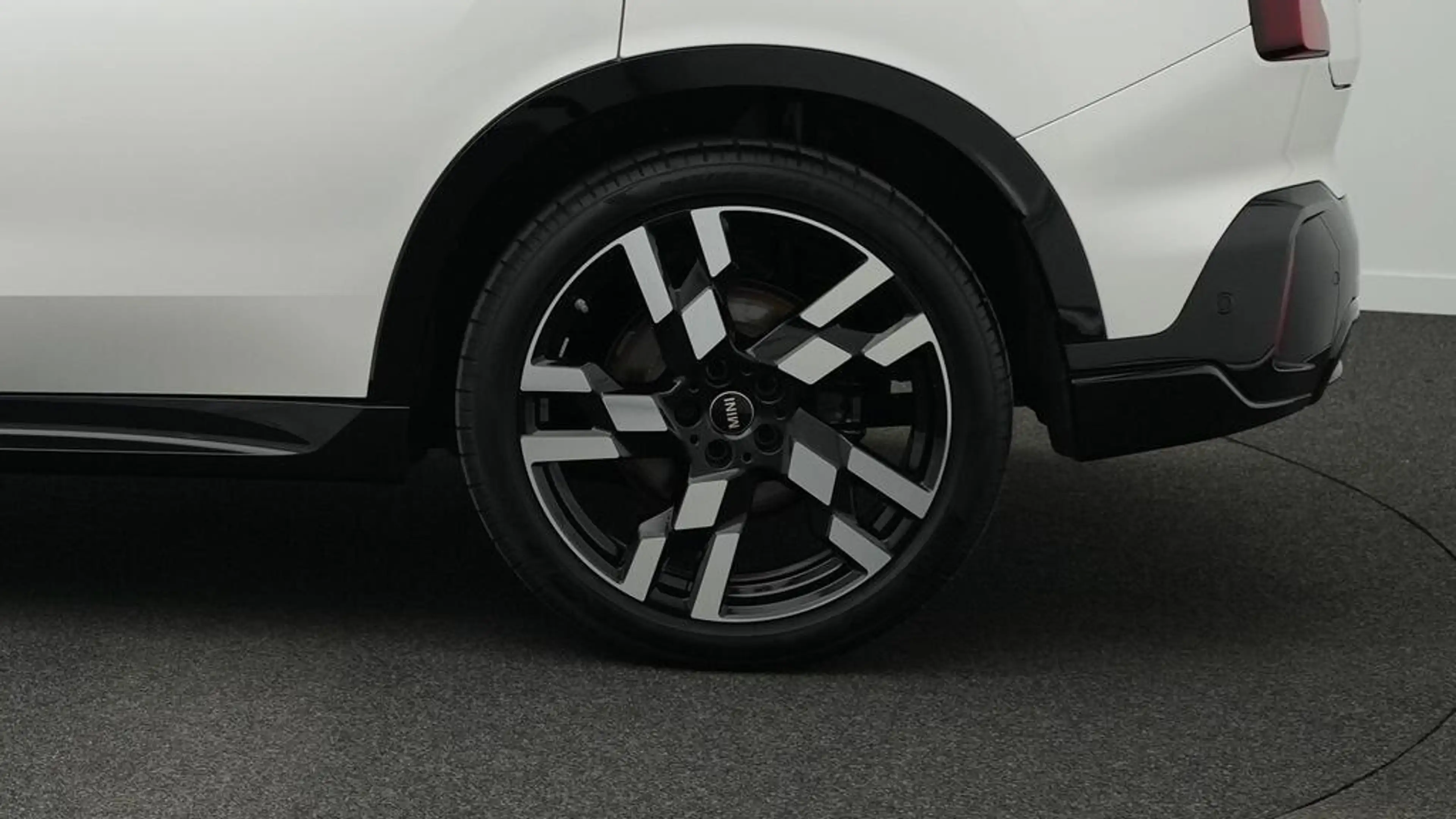 MINI Countryman S All4 John Cooper Works Trim — photo 12