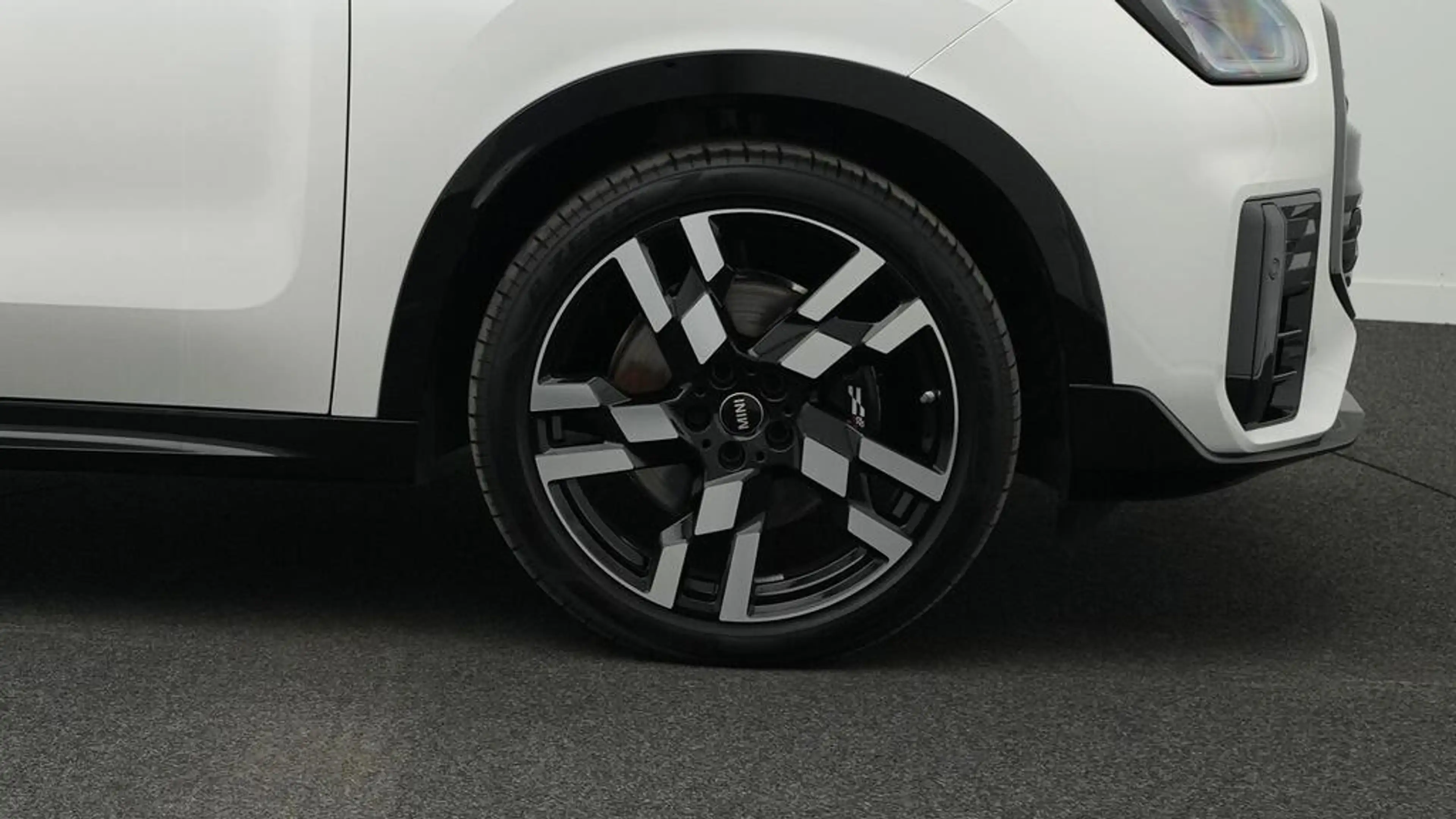 MINI Countryman S All4 John Cooper Works Trim — photo 9