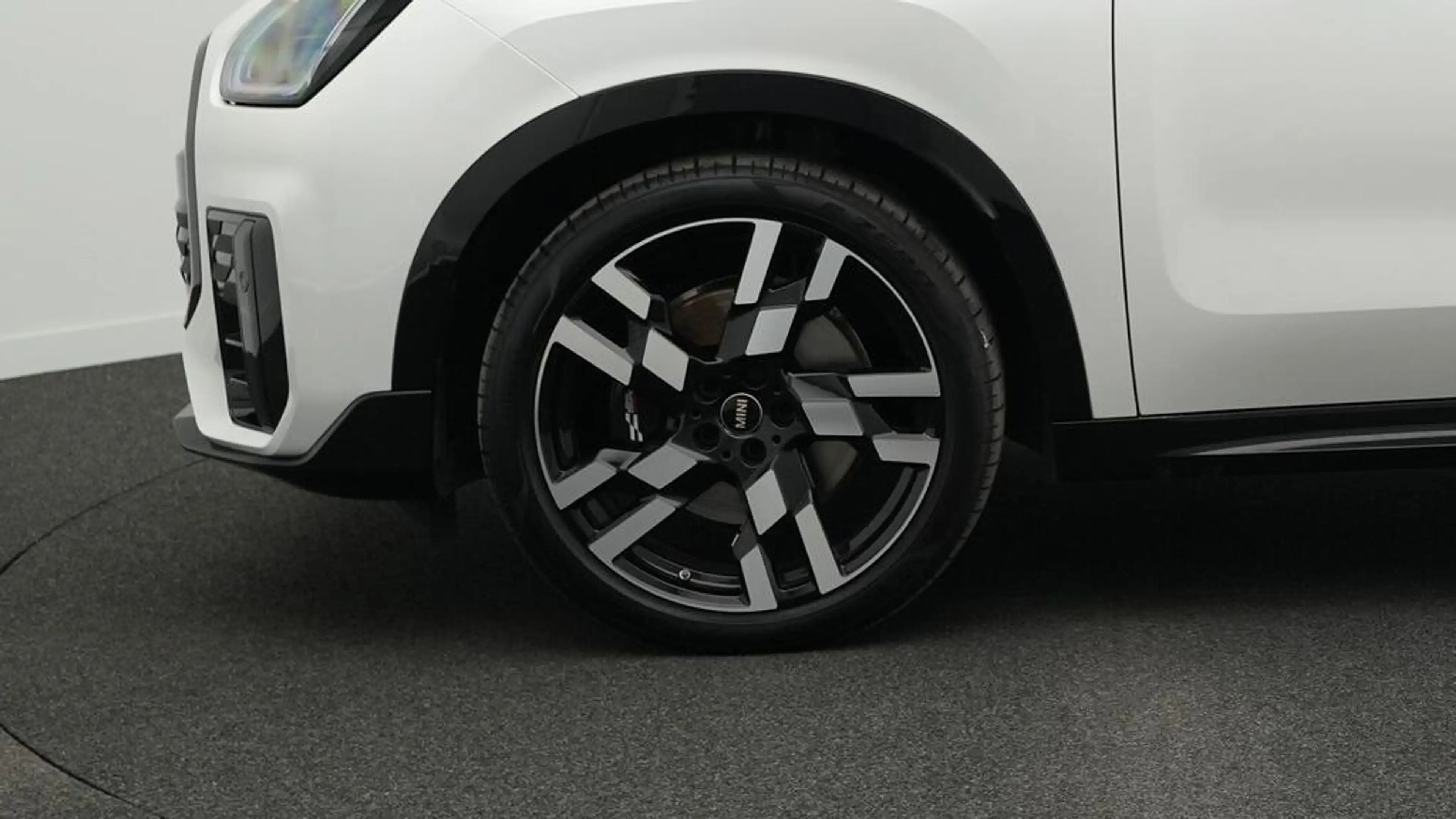 MINI Countryman S All4 John Cooper Works Trim — photo 10