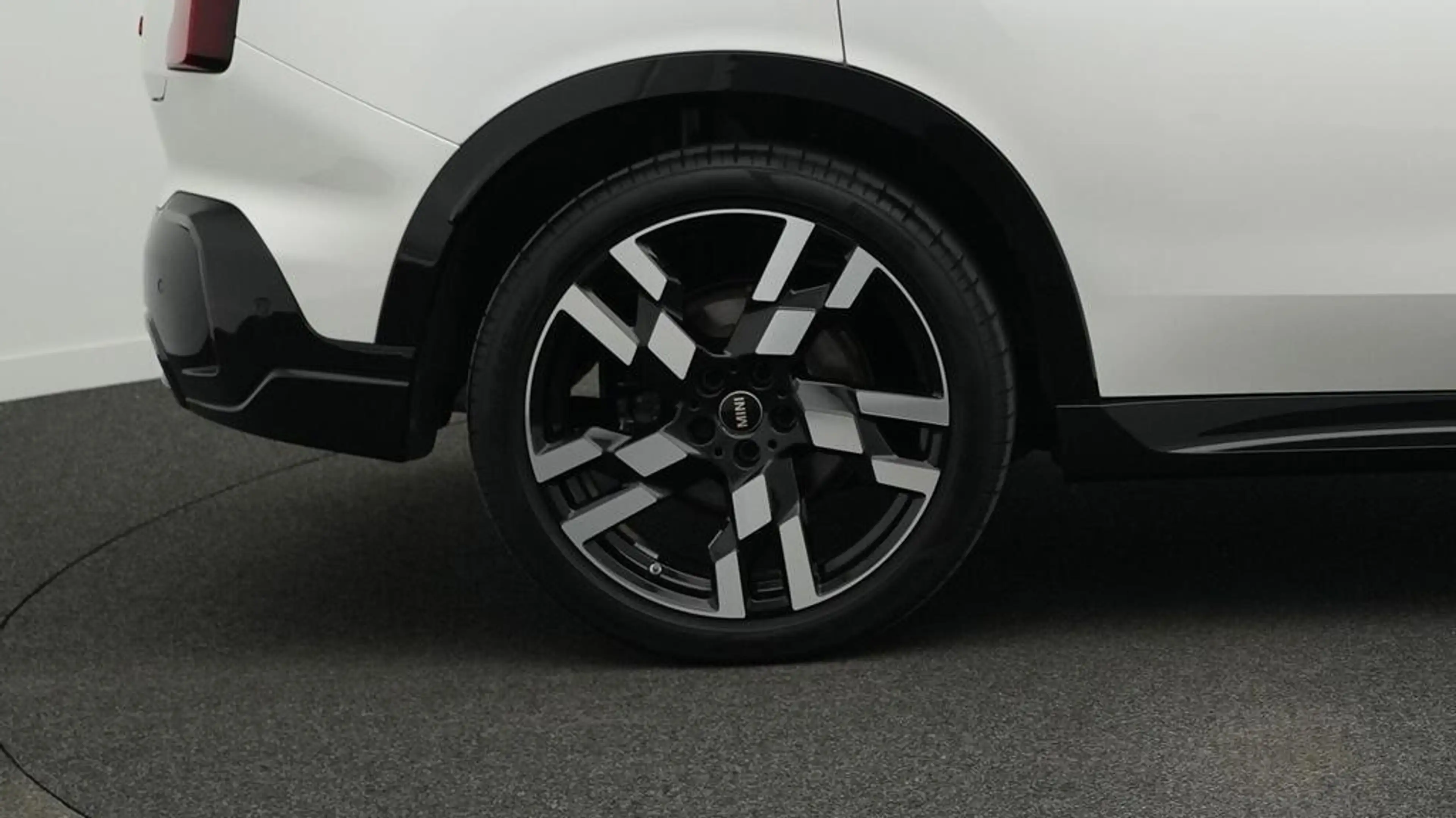MINI Countryman S All4 John Cooper Works Trim — photo 11