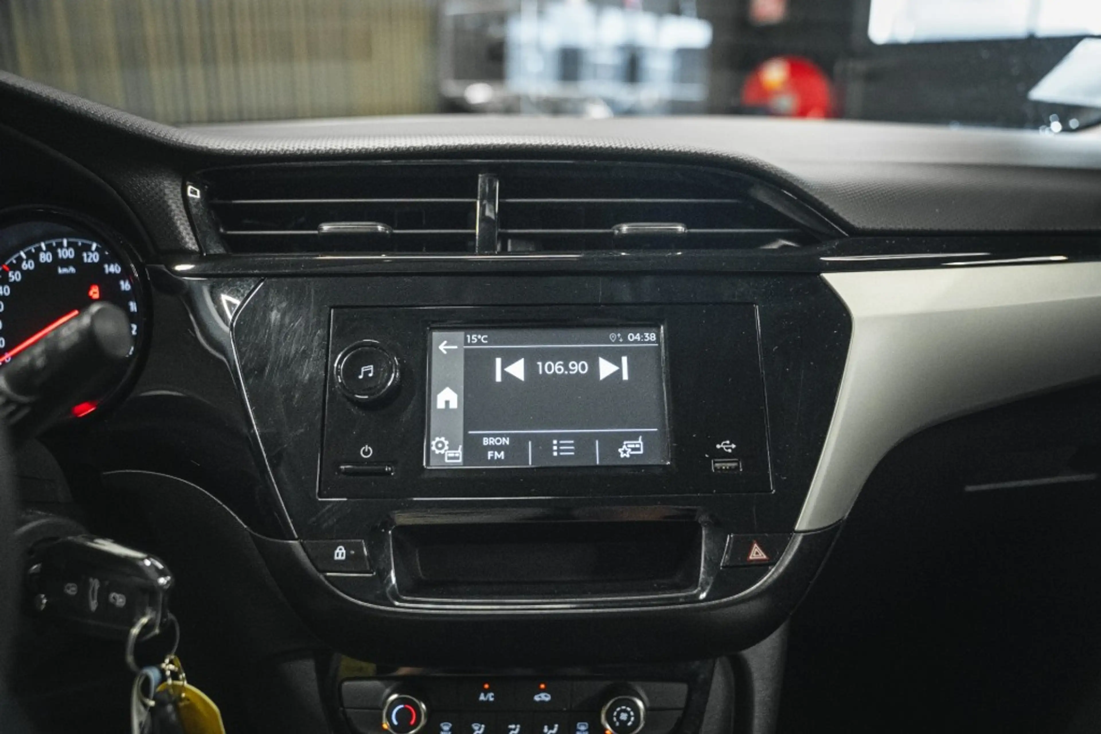 Opel Corsa 1.2 lane assist, bluetooth, sport — photo 15