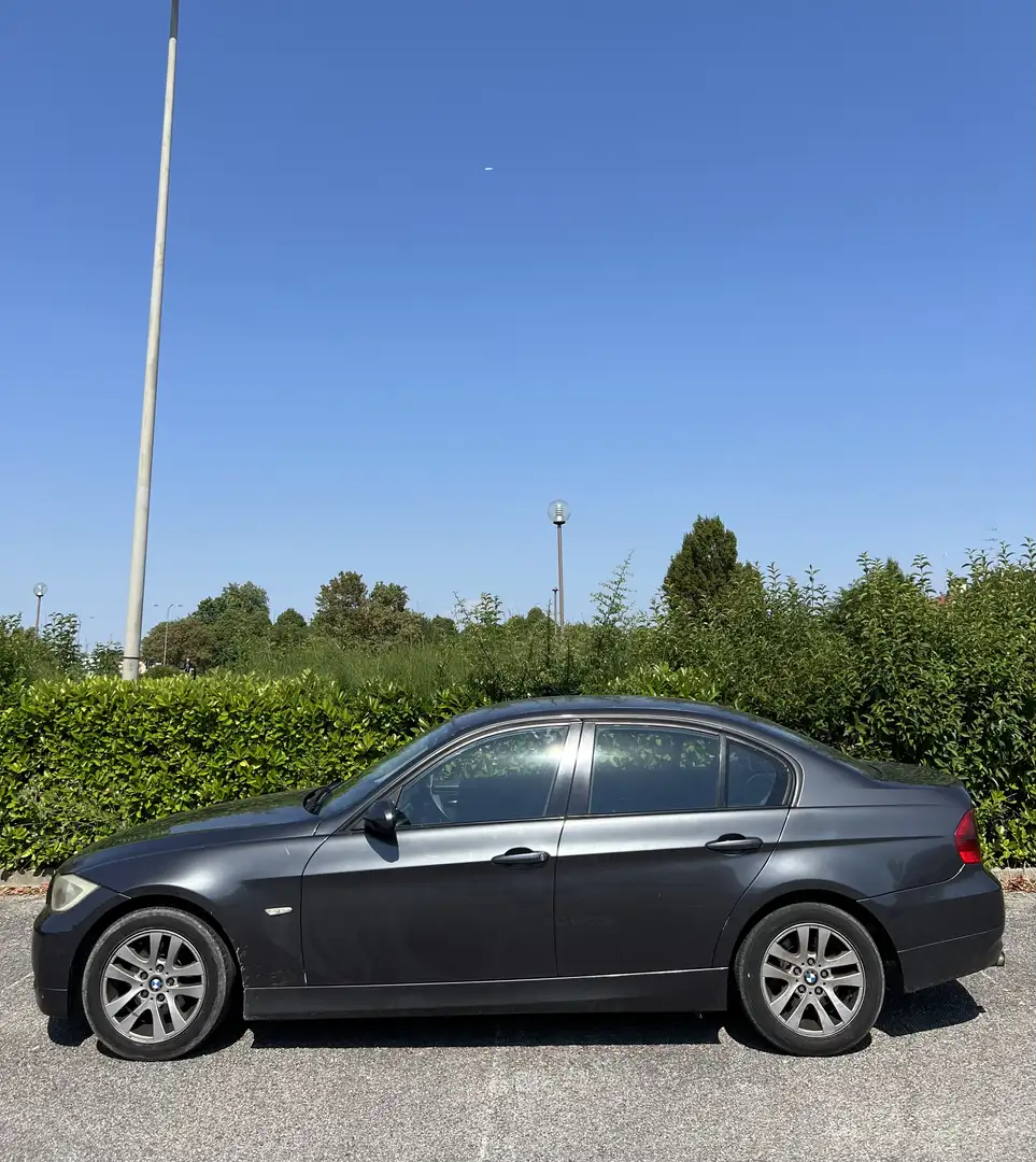 BMW 320 320d - 1