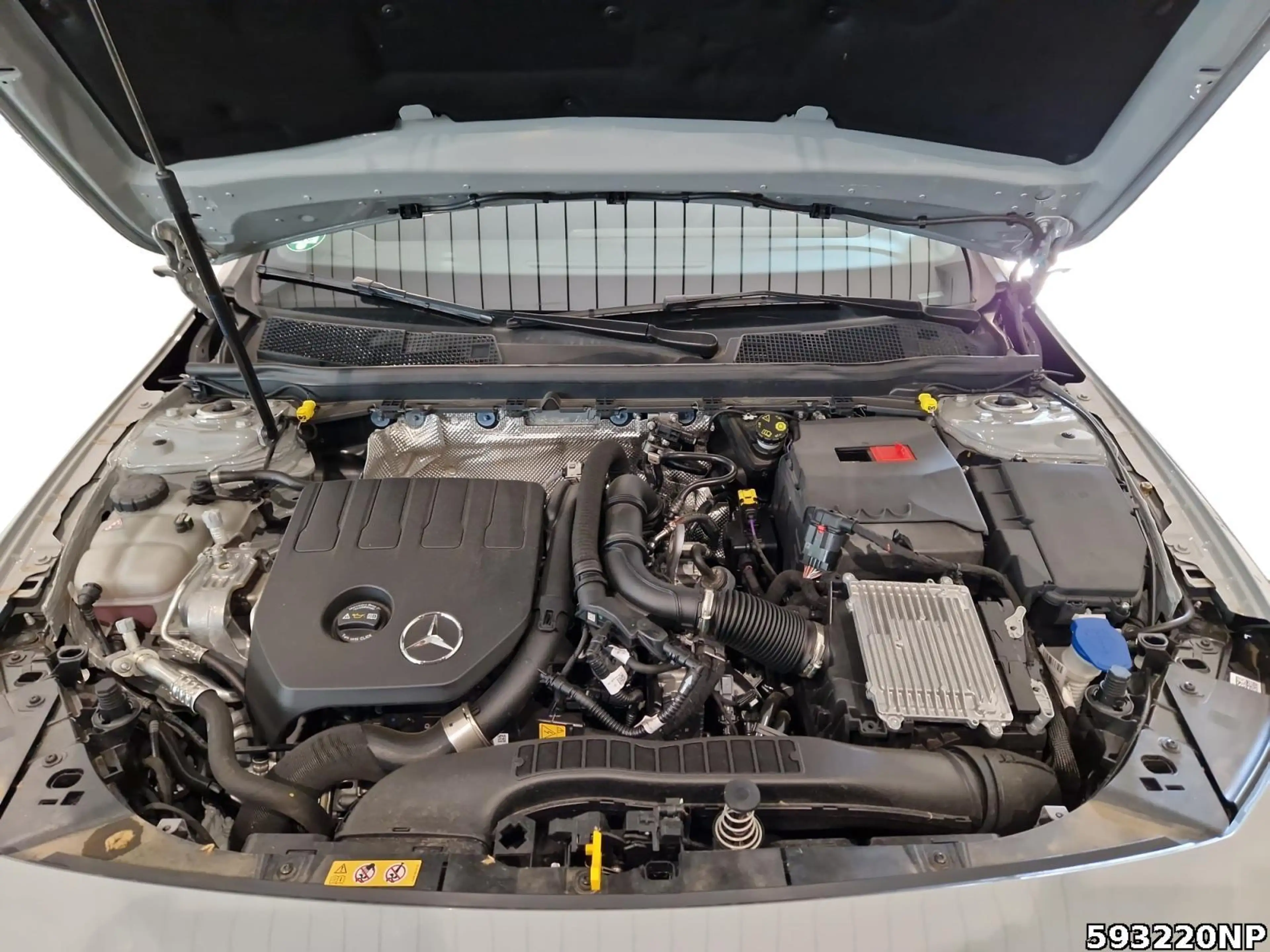 Mercedes-Benz CLA 200 SPECIAL-EDITION+STHZG+AHK+DISTRONIC — photo 7
