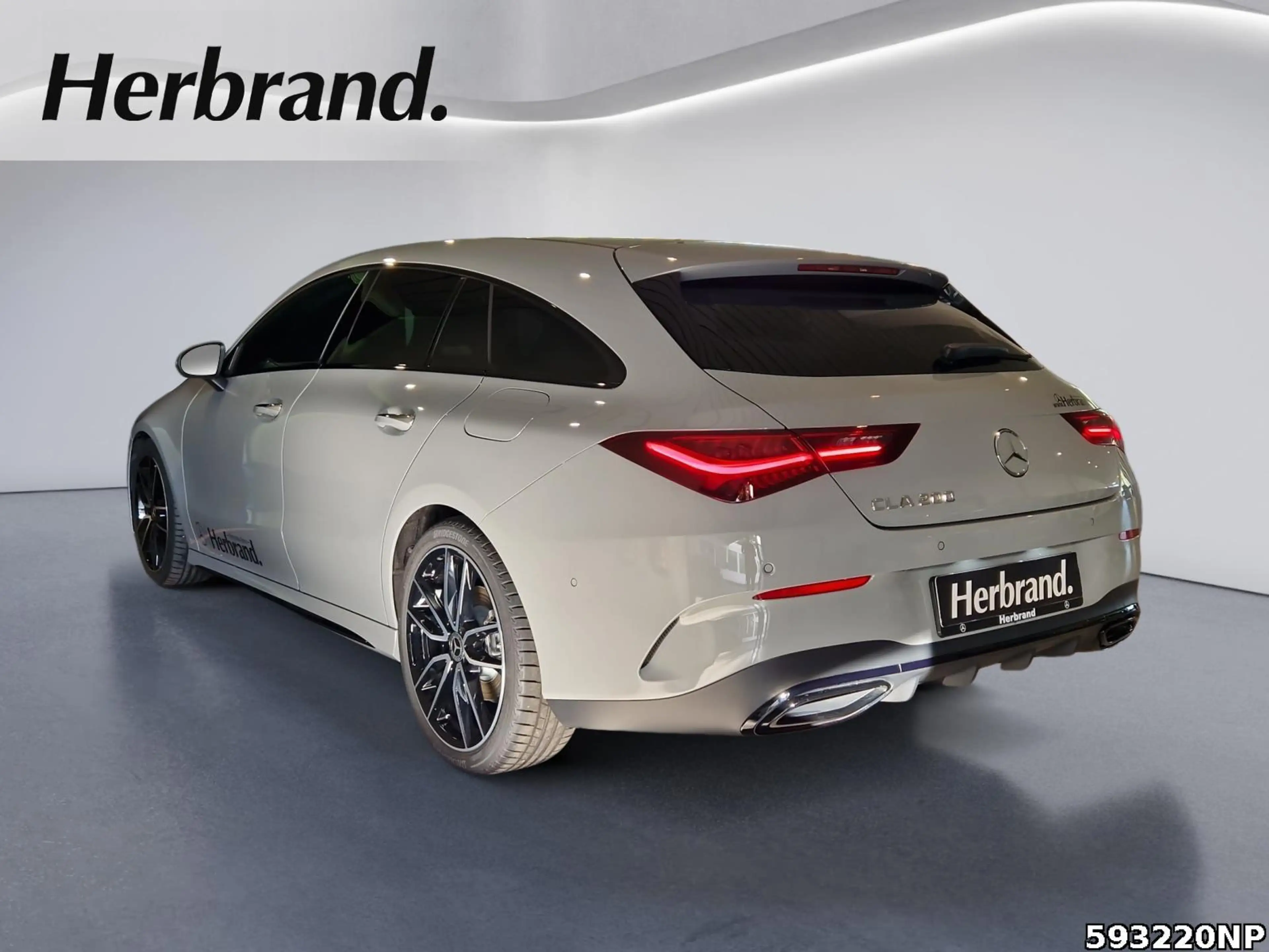 Mercedes-Benz CLA 200 SPECIAL-EDITION+STHZG+AHK+DISTRONIC — photo 4