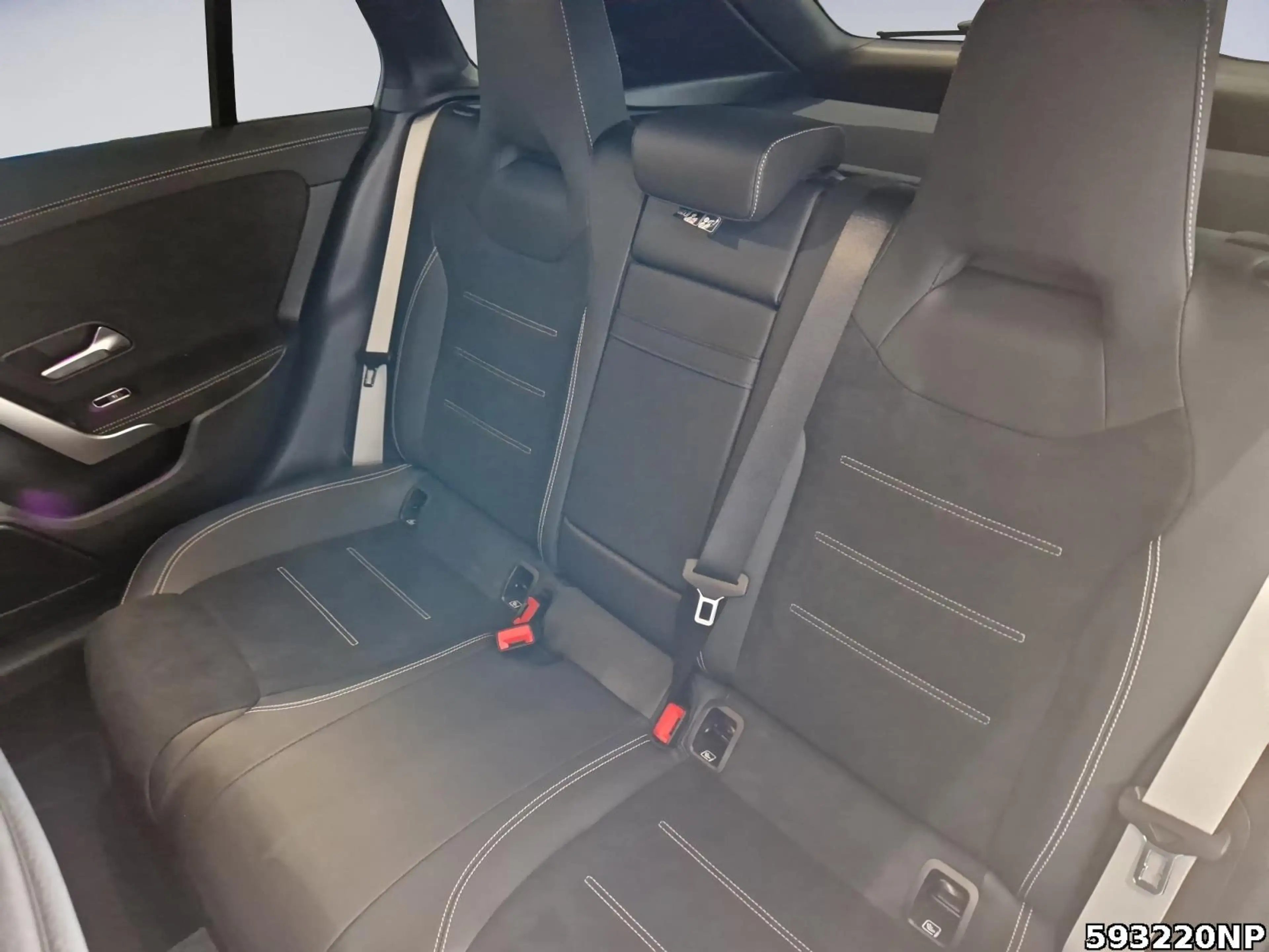 Mercedes-Benz CLA 200 SPECIAL-EDITION+STHZG+AHK+DISTRONIC — photo 11