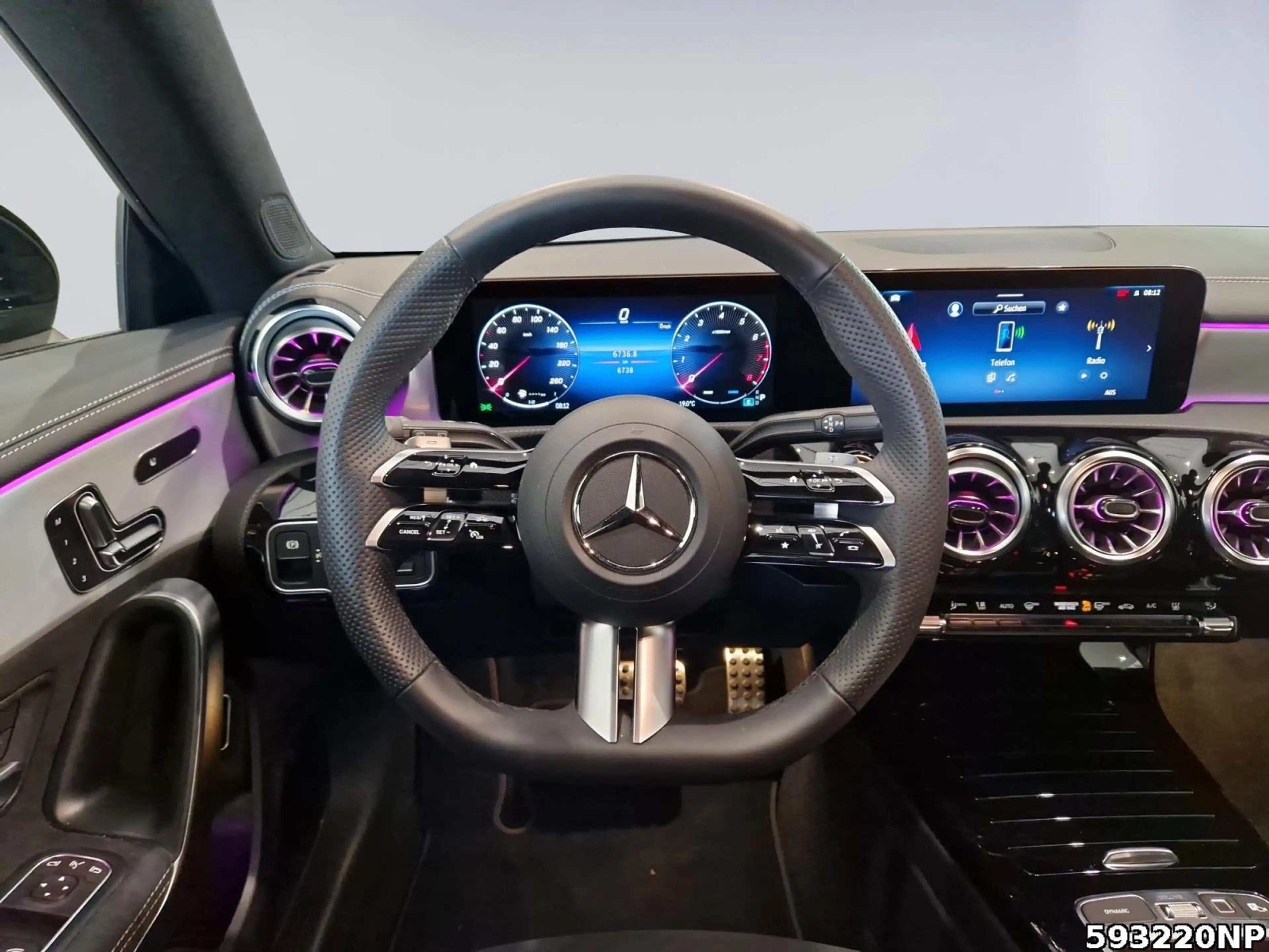Mercedes-Benz CLA 200 SPECIAL-EDITION+STHZG+AHK+DISTRONIC — photo 9