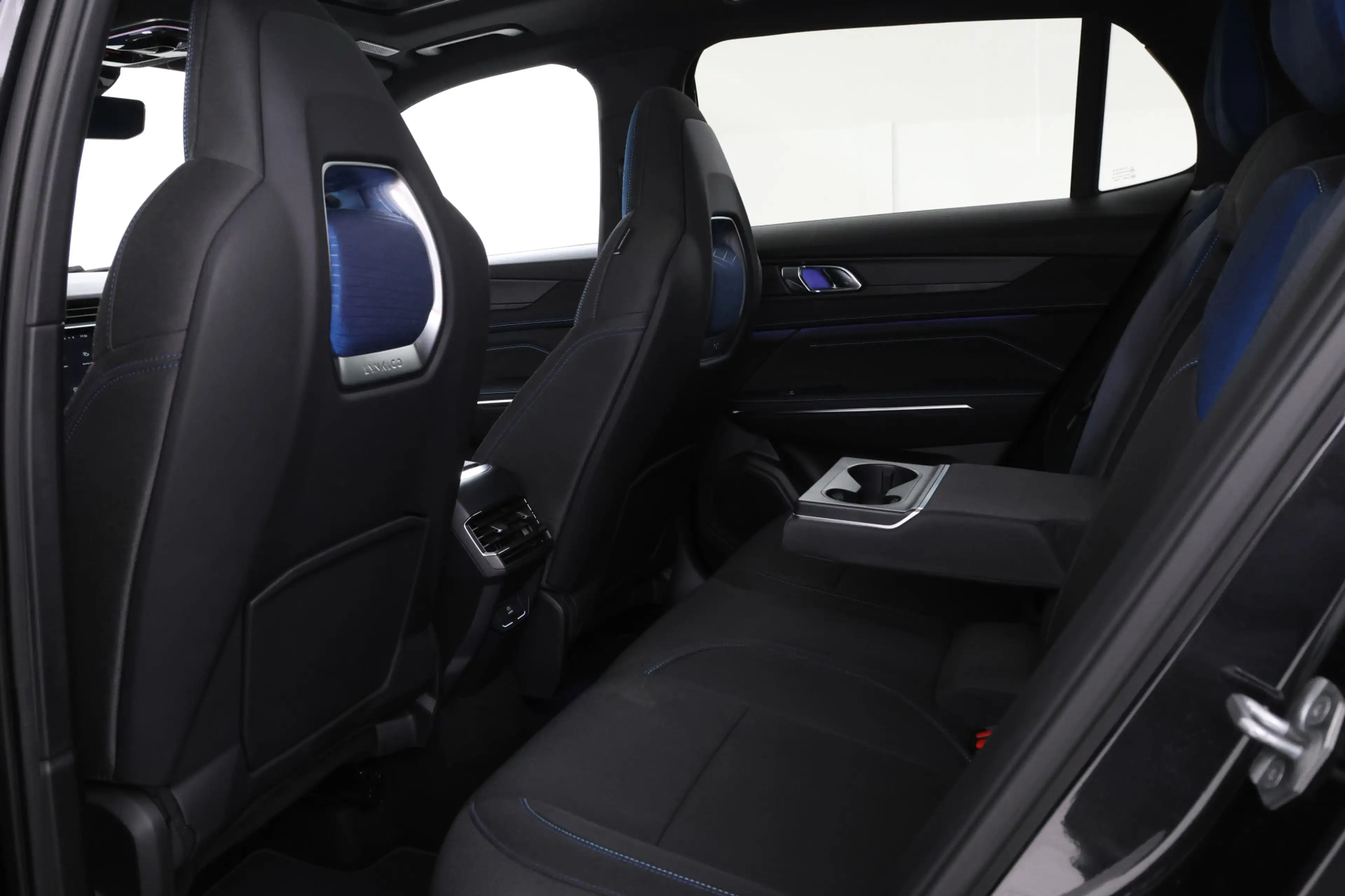 Lynk & Co 01 1.5 Panorama, Apple carplay, Zwarte hemel! — photo 38