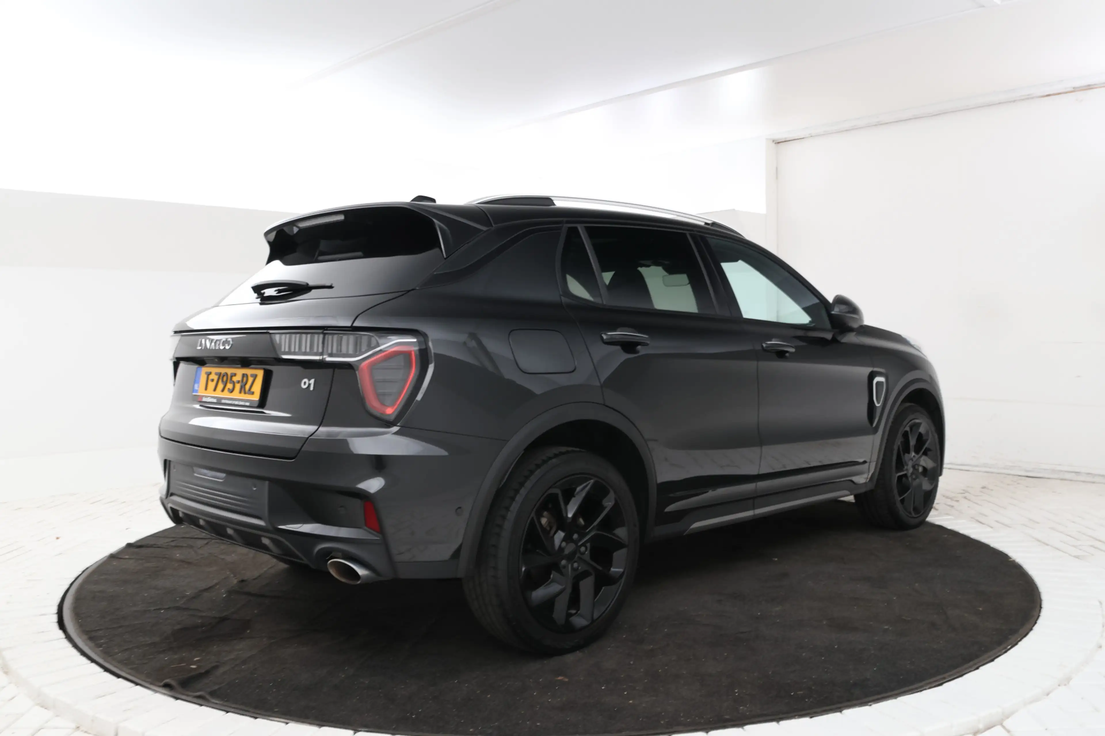Lynk & Co 01 1.5 Panorama, Apple carplay, Zwarte hemel! — photo 3