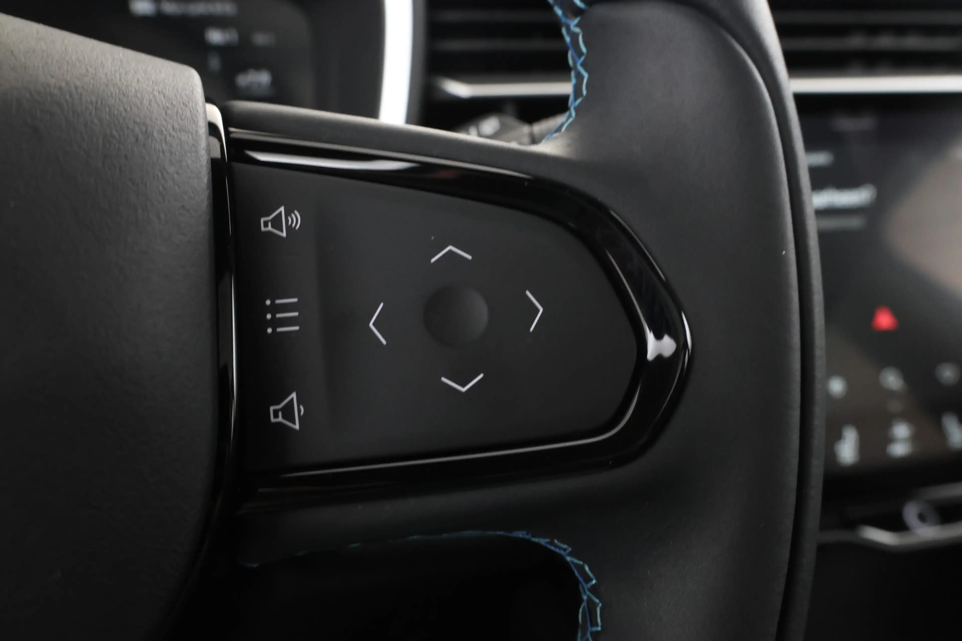 Lynk & Co 01 1.5 Panorama, Apple carplay, Zwarte hemel! — photo 23