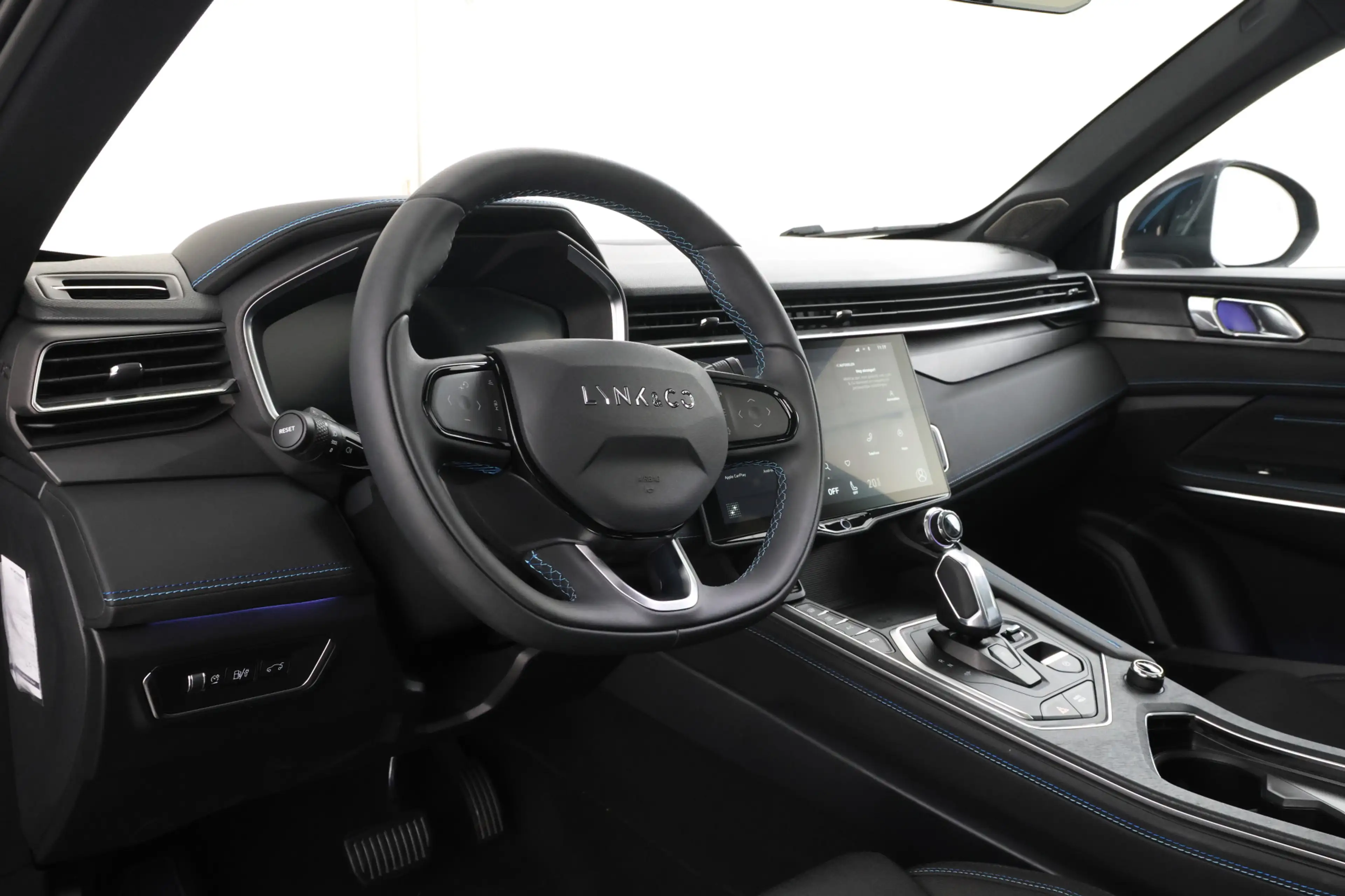 Lynk & Co 01 1.5 Panorama, Apple carplay, Zwarte hemel! — photo 14