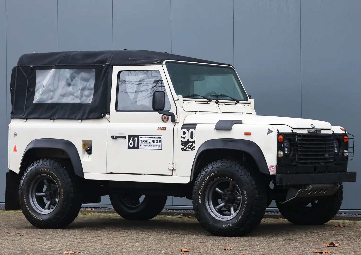 Land Rover Defender 90 Weiß - 2
