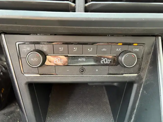 Volkswagen Polo view 9