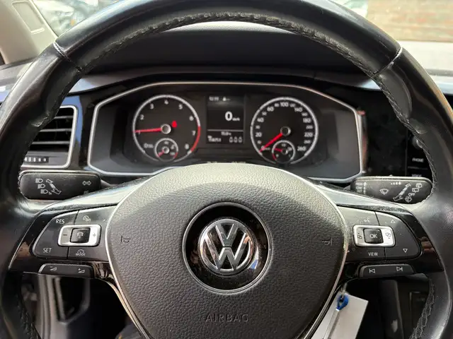 Volkswagen Polo view 11