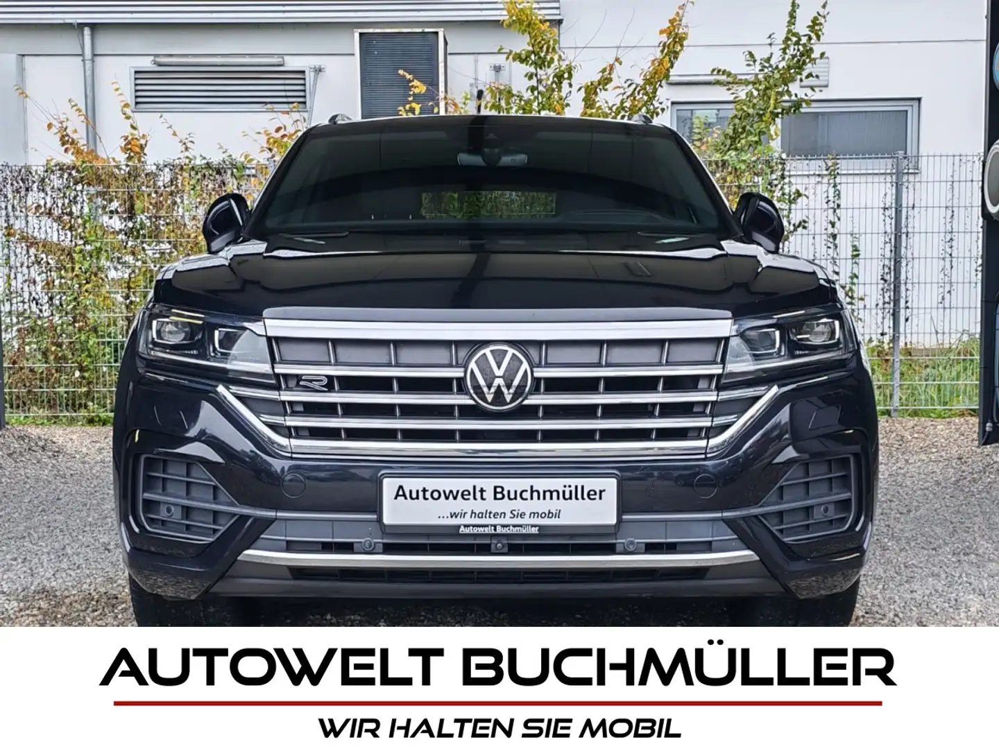 Volkswagen Touareg 3.0 TDI DSG R-LINE,AHK,ACC,ALLRADL,PANO Klima Schwarz - 1