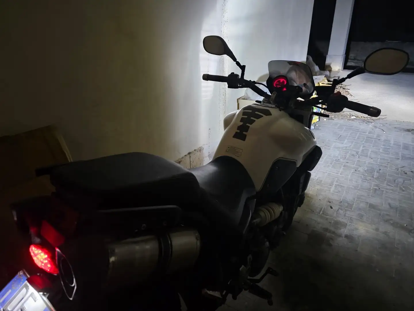 Yamaha MT-03 Wit - 1