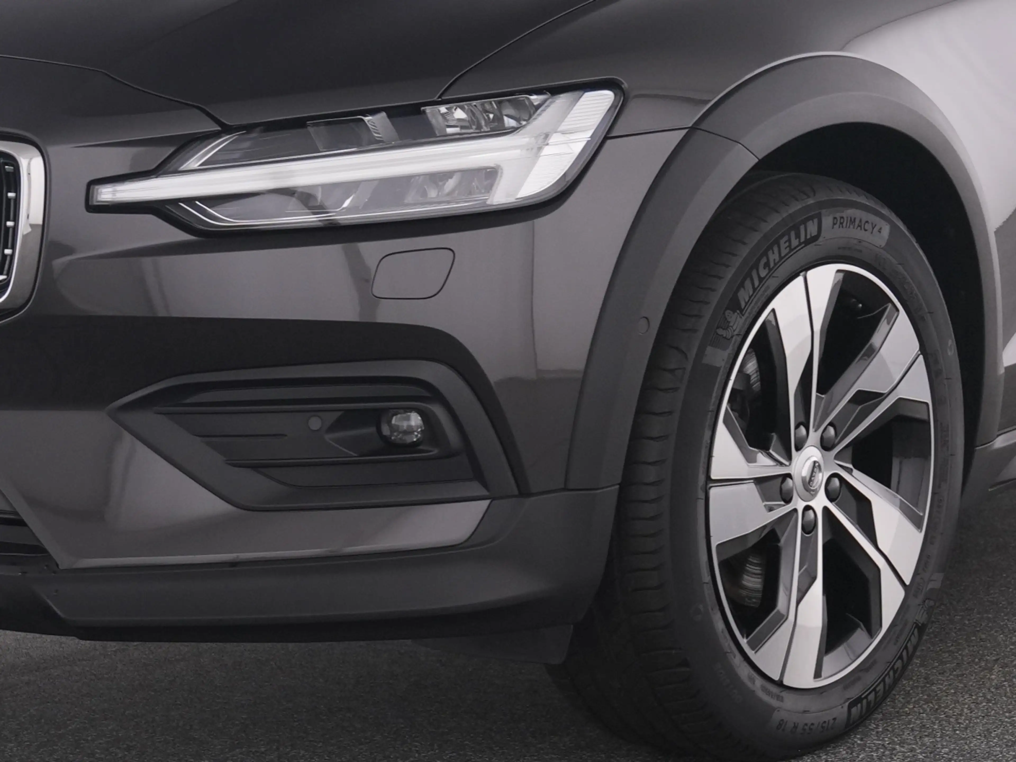 Volvo V60 Cross Country B4 AWD Plus+LICHTPAK+LM18+ — photo 9