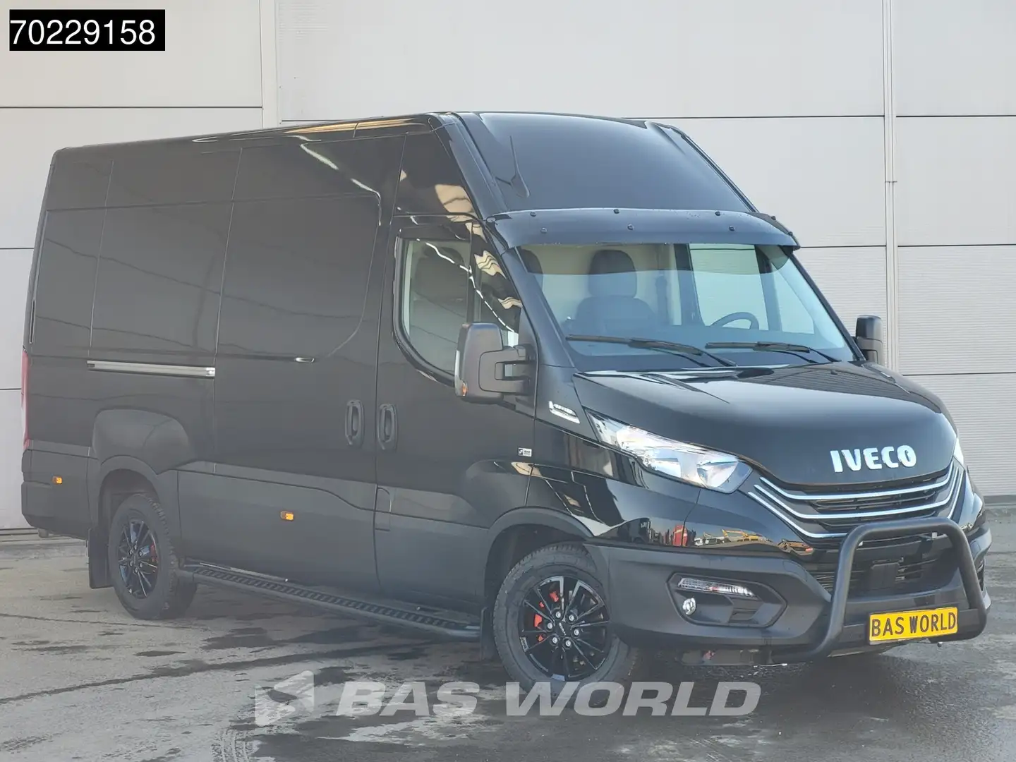 Iveco Daily 35S16 Automaat Black Edition L2H2 Airco Cruise Vel Schwarz - 2