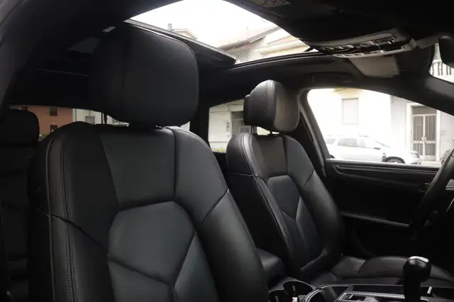Porsche Macan view 6