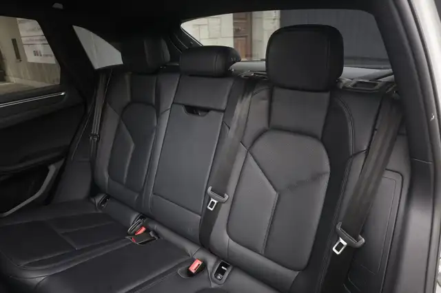 Porsche Macan view 3