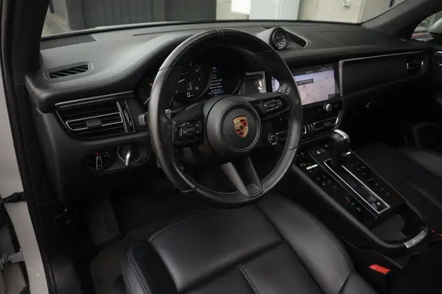 Porsche Macan view 16