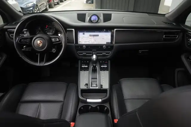 Porsche Macan view 2