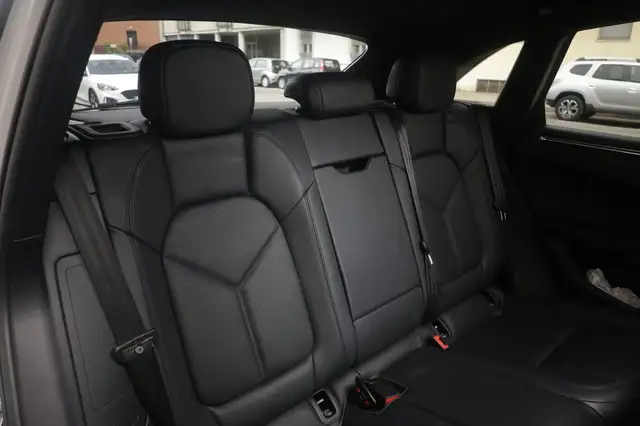 Porsche Macan view 14