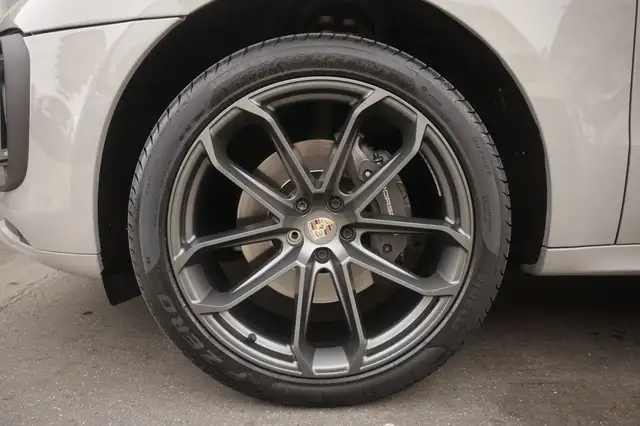 Porsche Macan view 5