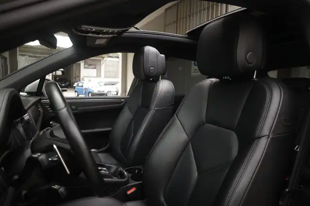 Porsche Macan view 17
