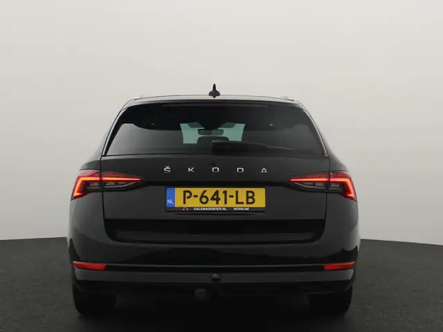 Skoda Octavia view 4