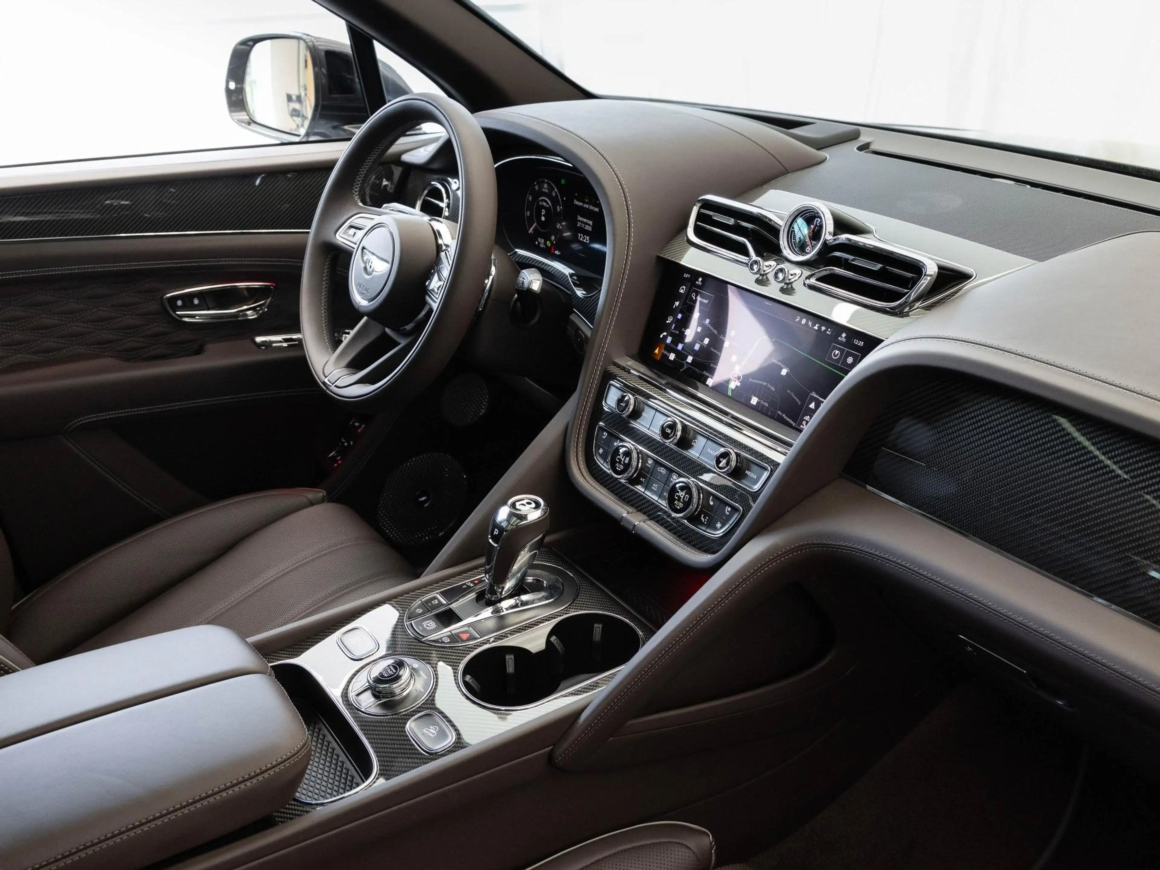Bentley Bentayga Speed (MY26) ELEGANT + SPORTLICH / FULL — photo 7