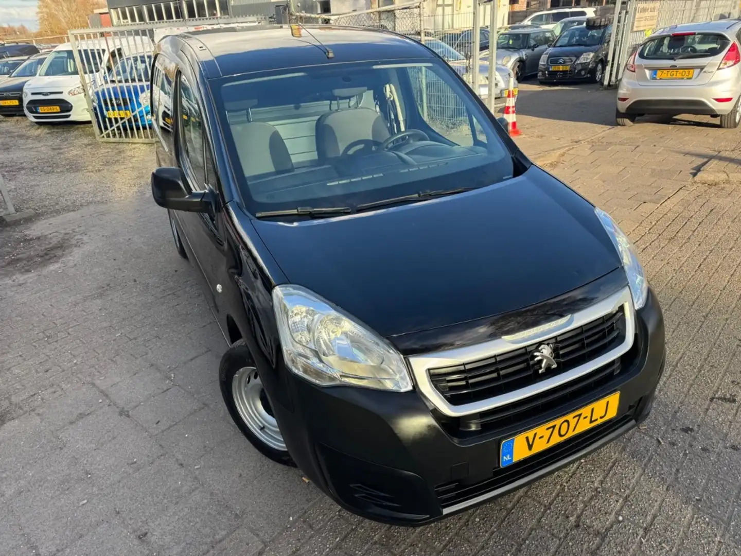 Peugeot Partner 120 1.6 BlHDi L1 P+ Zwart - 1