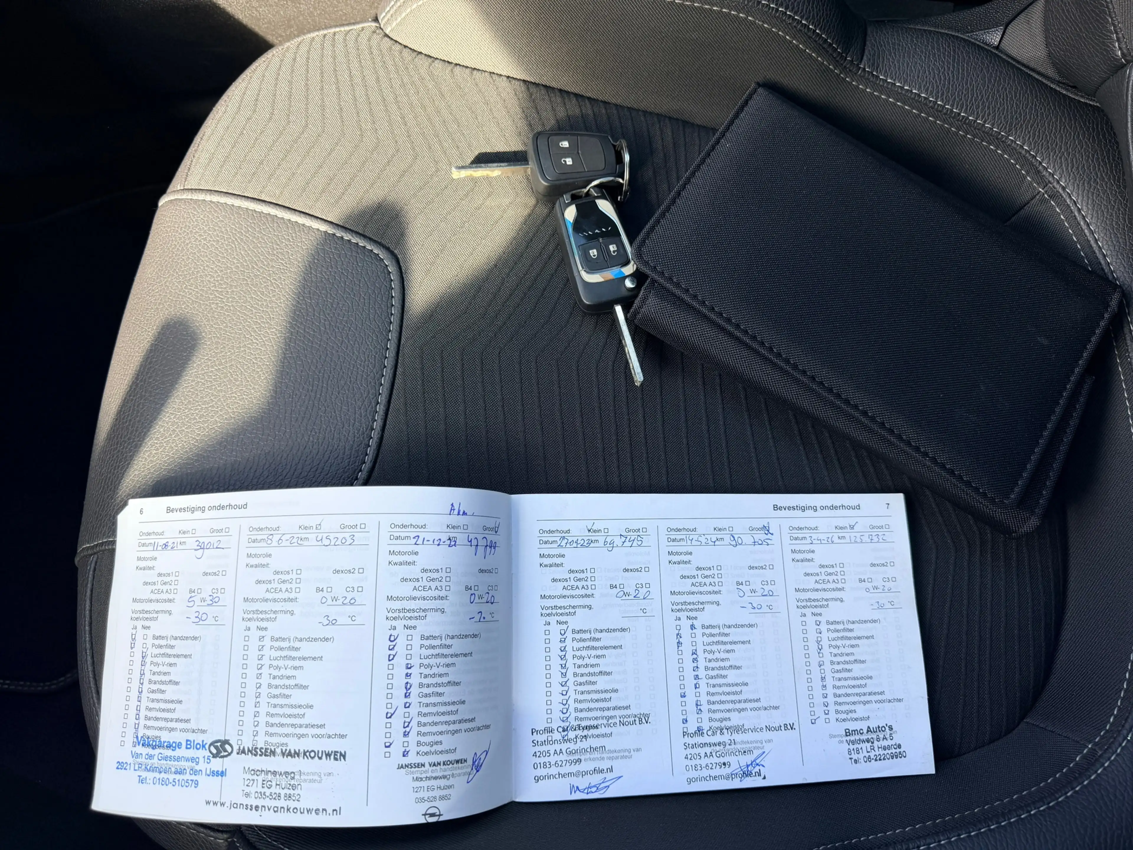 Opel Adam 1.0 Turbo Rocks CARPLAY Clima Navi Cruise Control — photo 33