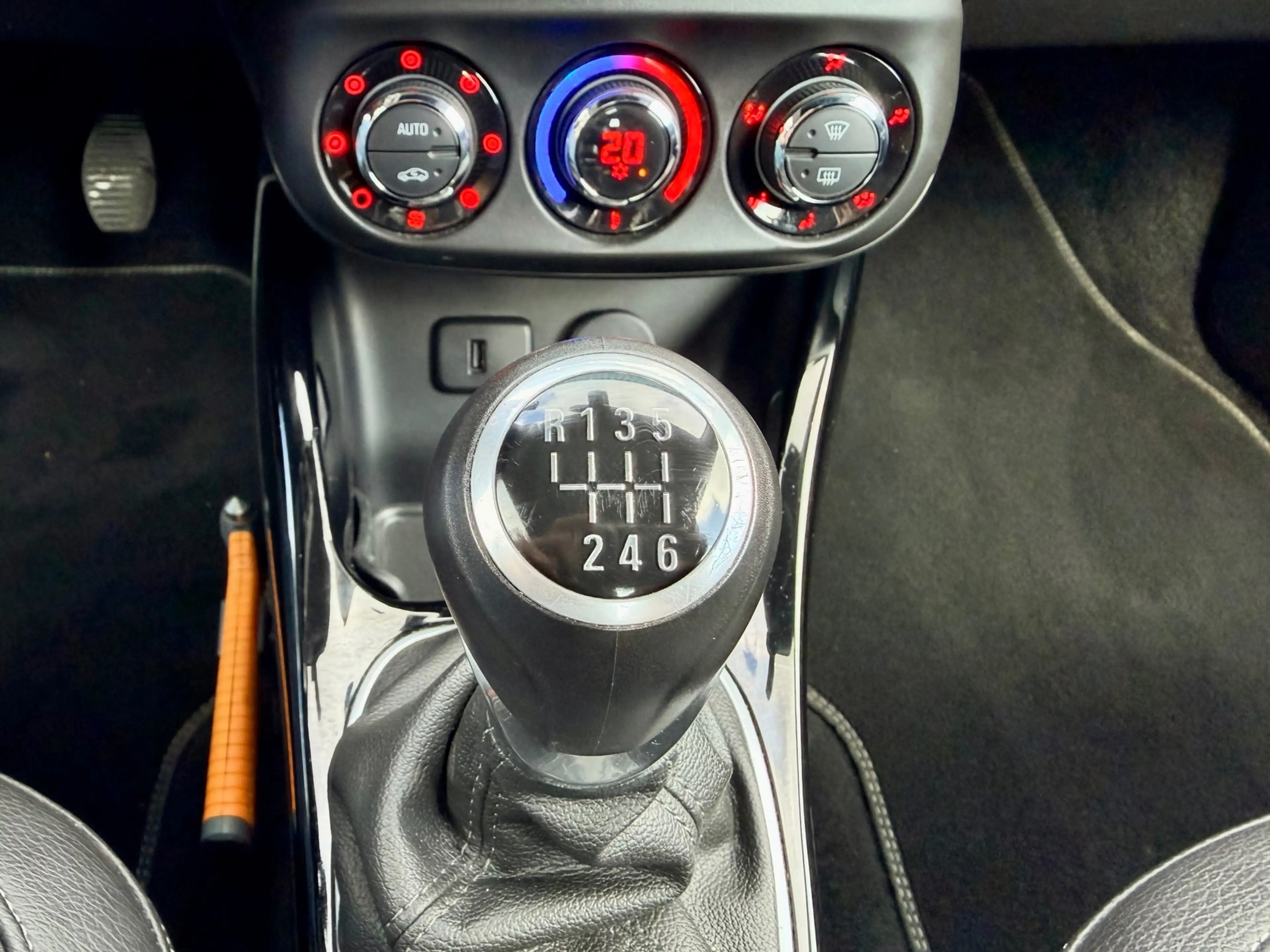 Opel Adam 1.0 Turbo Rocks CARPLAY Clima Navi Cruise Control — photo 34