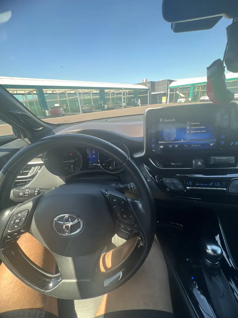 Toyota C-HR 1.8 Hybrid Executive Чёрный - 2