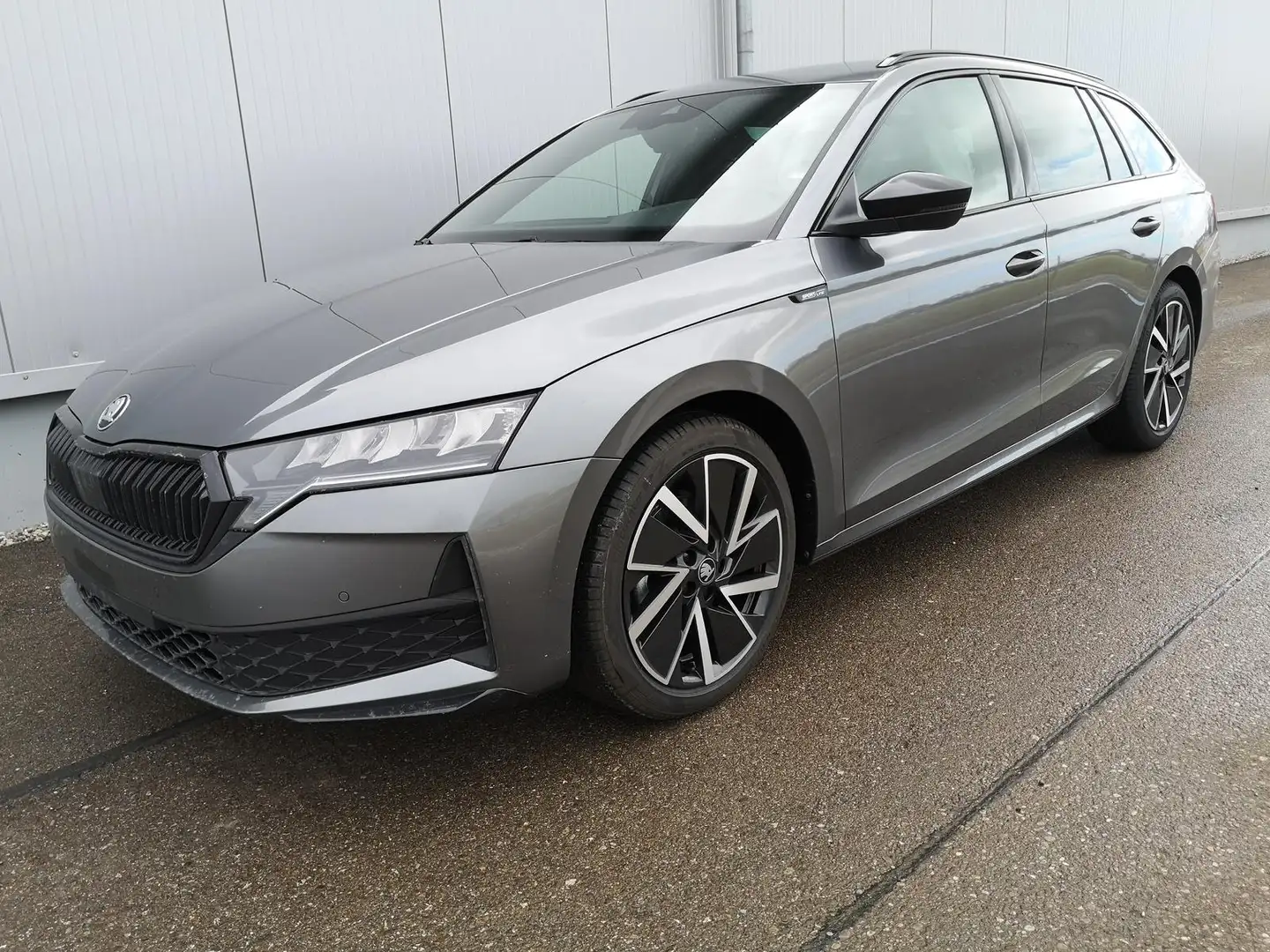 Skoda Octavia Kombi 1.5 TSI mHEV DSG ABT Sportline AHK Navi ACC Grau - 1