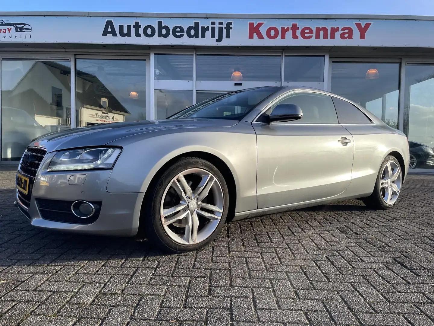 Audi A5 Coupé 3.2 FSI Pro Line sportvelgen, panoramadak en Gris - 2