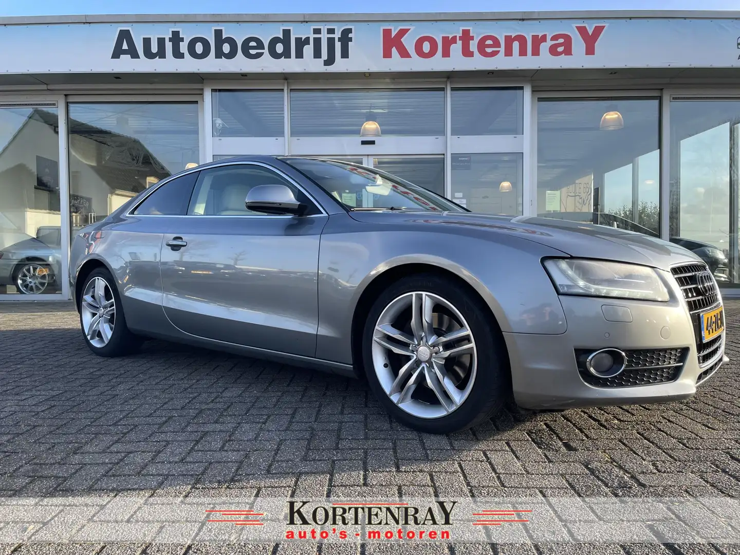 Audi A5 Coupé 3.2 FSI Pro Line sportvelgen, panoramadak en Gris - 1