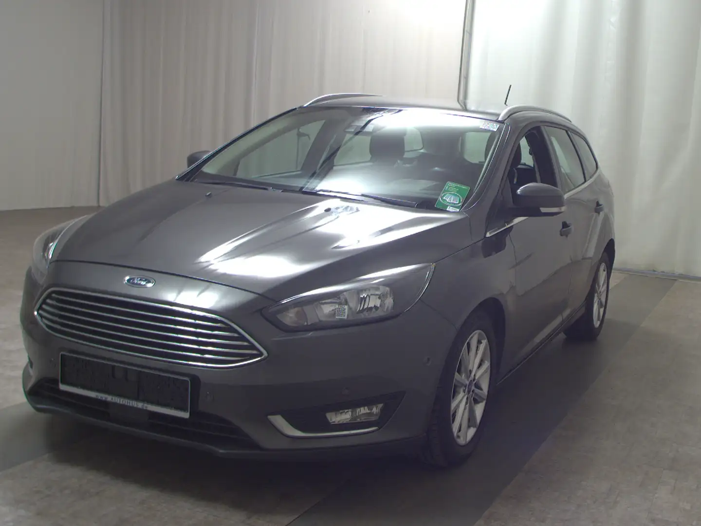 Ford Focus Turnier 1.5 TDCi Titanium Navi ACC PDC Shz Gris - 2