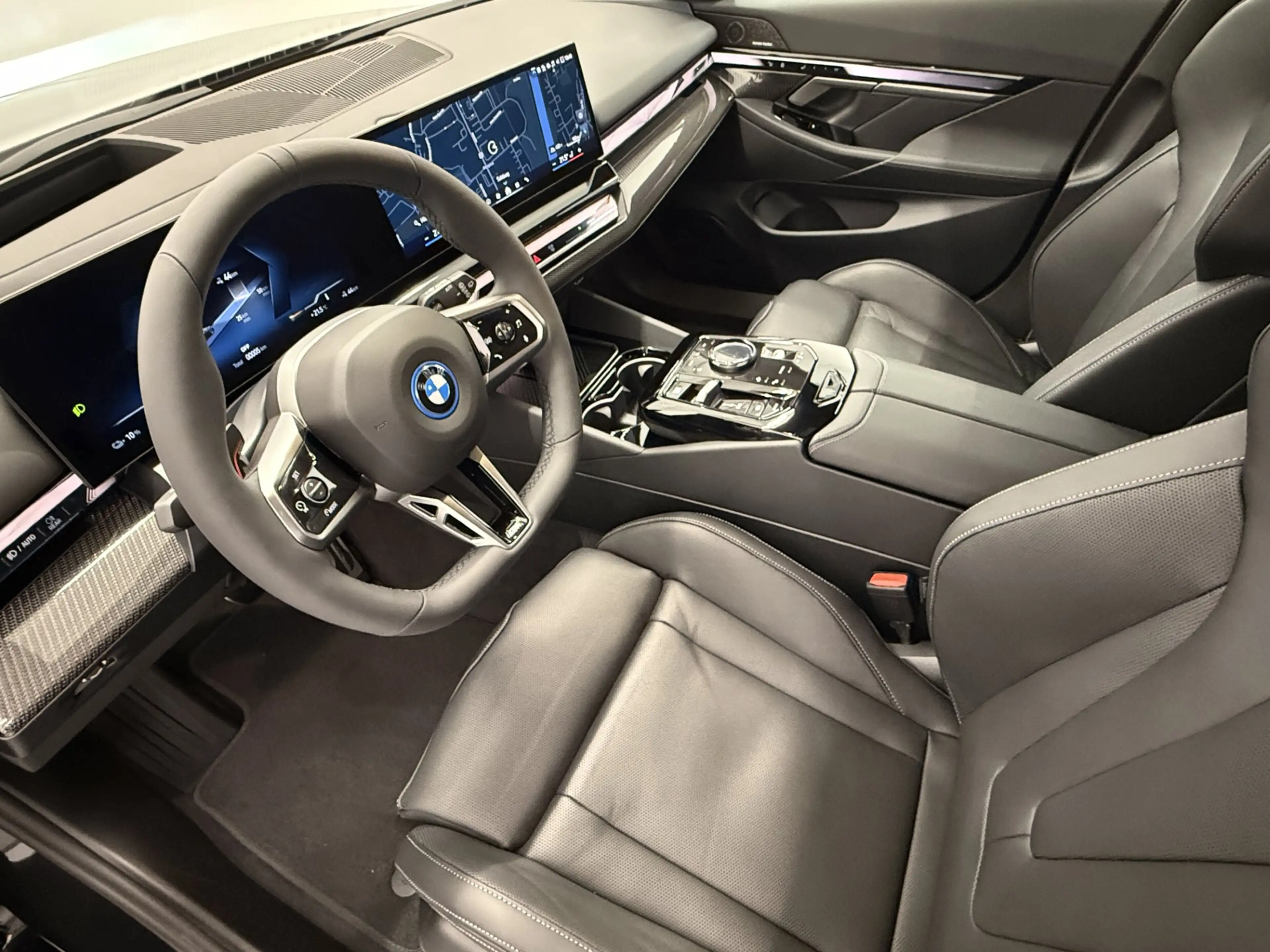 BMW i5 xDrive40 — photo 7